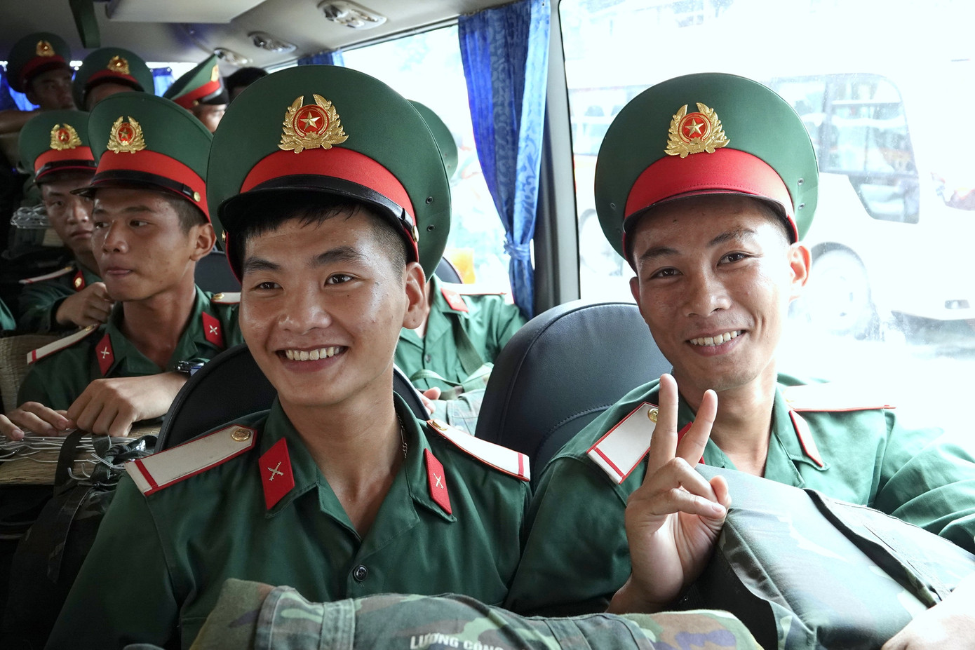 Nụ cười luôn thường trực trên gương mặt các quân nhân trẻ tuổi.