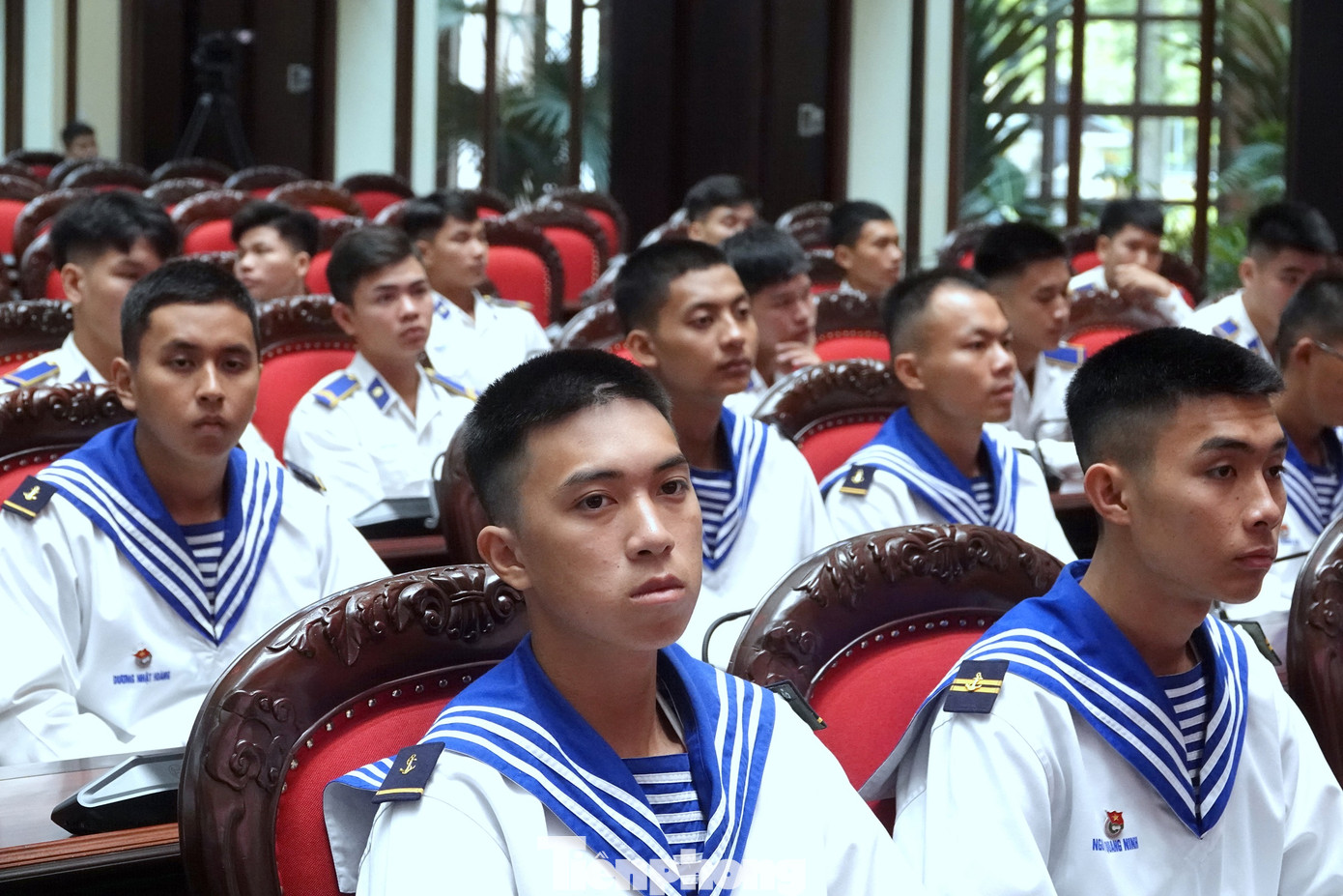 Cán bộ, đoàn viên thanh niên các đơn vị tham dự hội nghị tại điểm cầu trung tâm ở Bộ Quốc phòng.