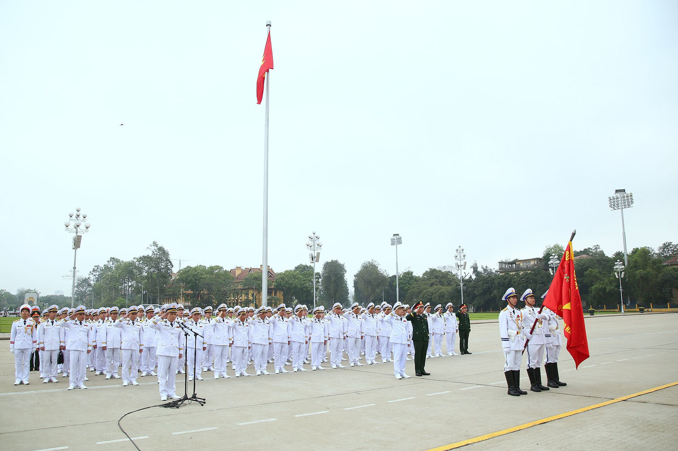 Quang cảnh Lễ báo công của Quân chủng Hải quân tại Lăng Bác, sáng 24/4. Quang cảnh Lễ báo công của Quân chủng Hải quân tại Lăng Bác, sáng 24/4.