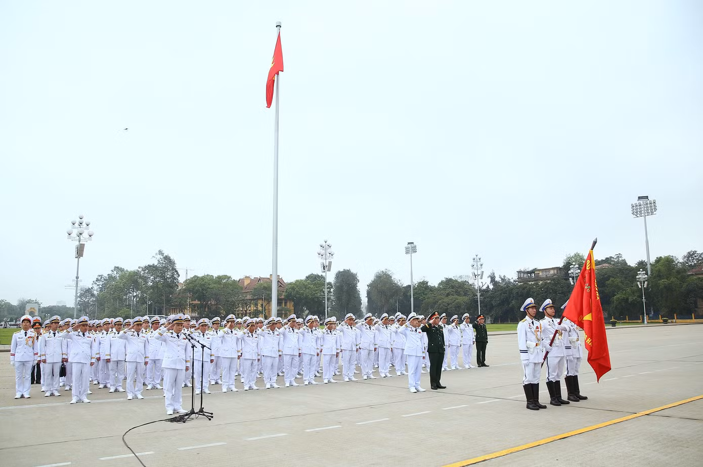 Quang cảnh Lễ báo công của Quân chủng Hải quân tại Lăng Bác, sáng 24/4.