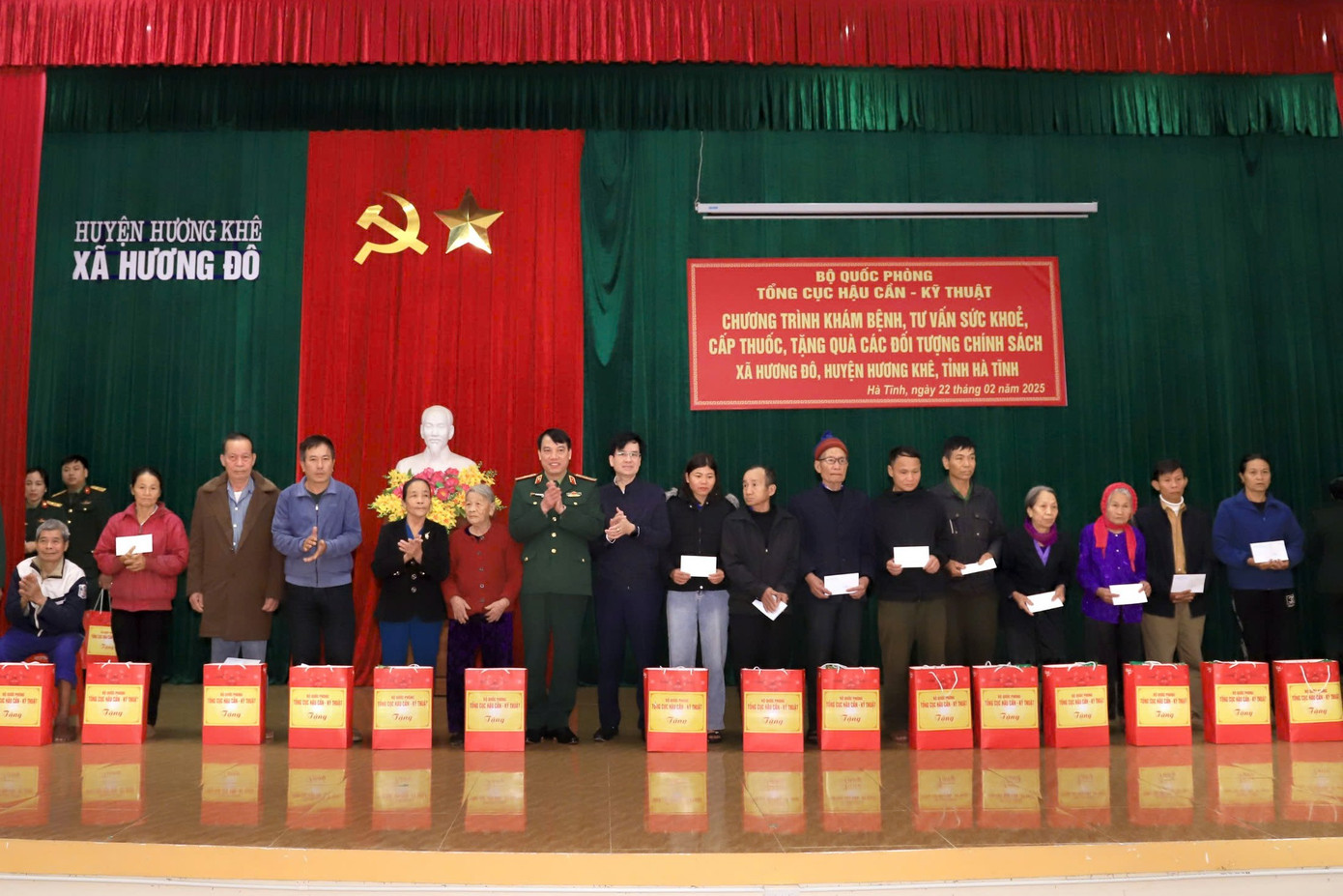 Tổng cục Hậu cần - Kỹ thuật đã triển khai có hiệu quả công tác hỗ trợ, giúp nhân dân và một số địa phương khắc phục khó khăn, cải thiện cuộc sống, từng bước giảm nghèo.