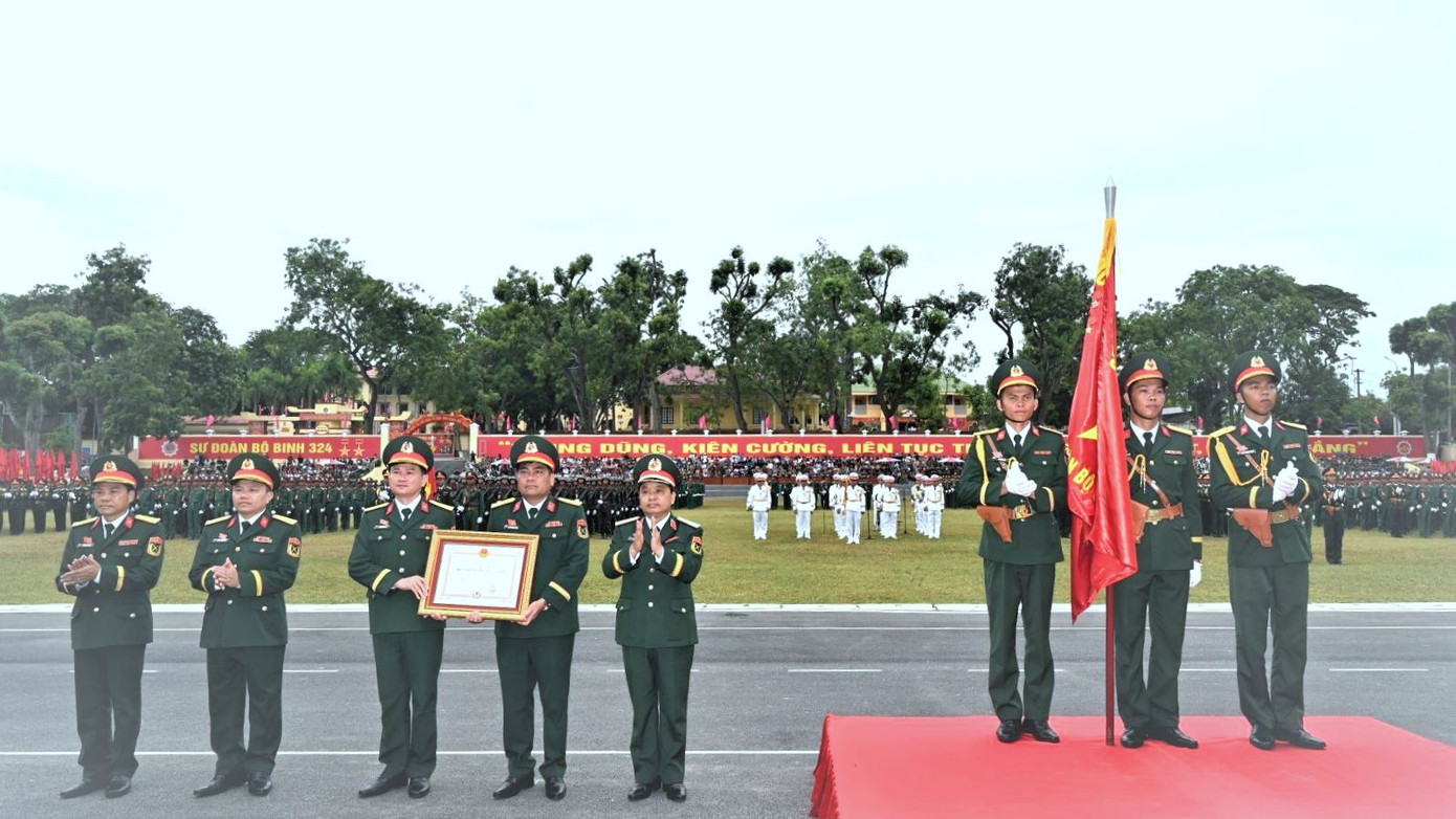 Tại lễ kỷ niệm, thừa uỷ quyền của Chủ tịch nước, lãnh đạo Quân khu 4 đã trao Huân chương Bảo vệ Tổ quốc hạng Ba tặng Sư đoàn 324, vì đã có thành tích đặc biệt xuất sắc trong xây dựng Quân đội nhân dân, củng cố quốc phòng, góp phần vào sự nghiệp xây dựng chủ nghĩa xã hội và bảo vệ Tổ quốc.