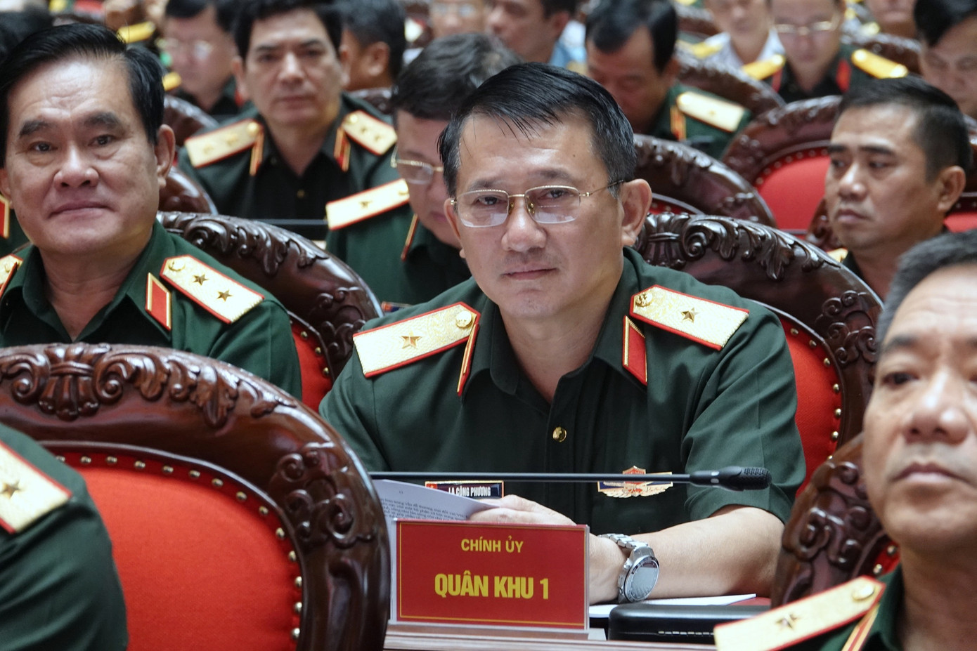 Thủ tướng cùng lãnh đạo Quân ủy Trung ương - Bộ Quốc phòng và các cơ quan, đơn vị trực thuộc cùng đại biểu lãnh đạo các ban, bộ, ngành Trung ương tham dự Hội nghị, tại Hội trường Bộ Quốc phòng.