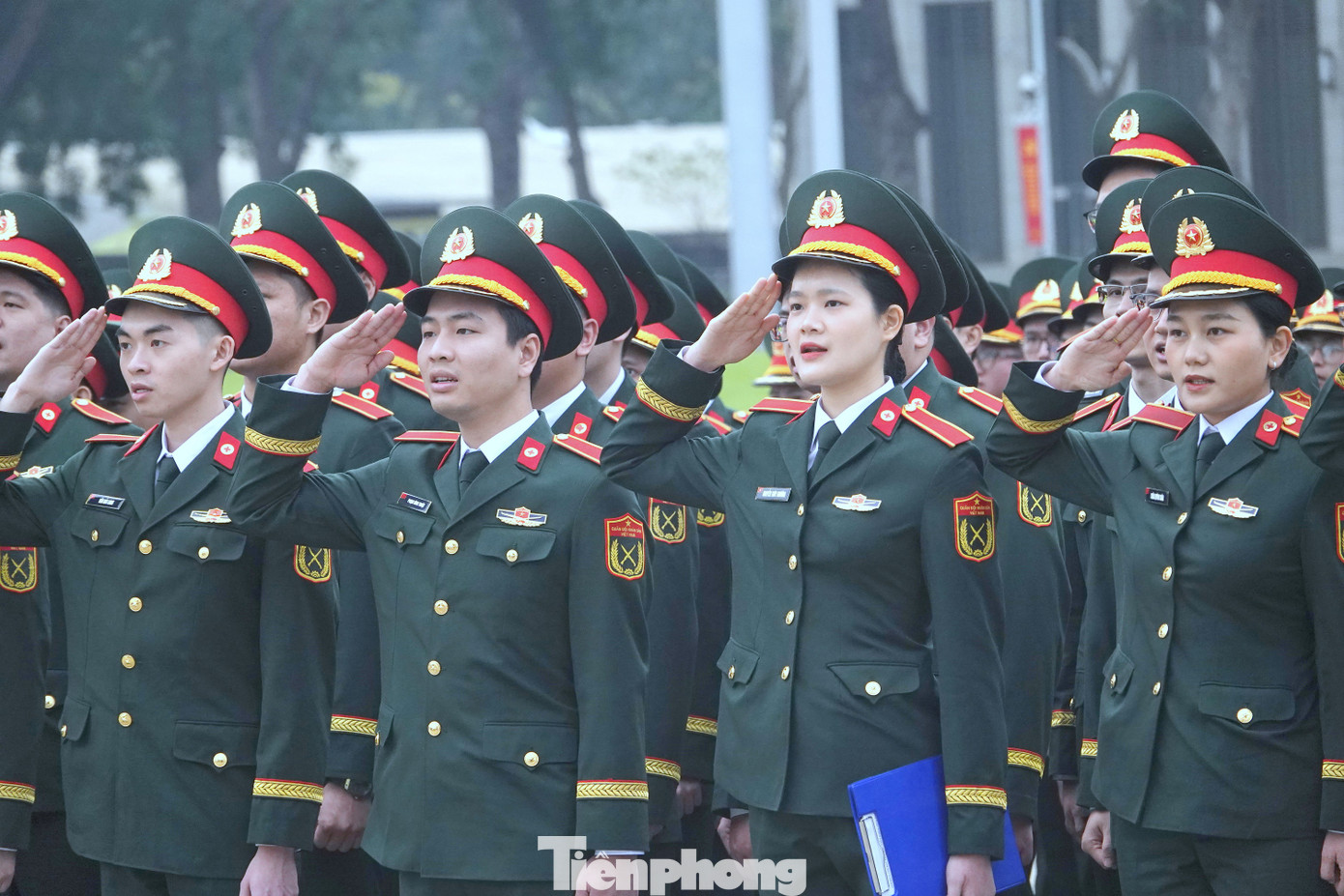 Thượng sĩ Nguyễn Thúy Nhường cùng các học viên Học viện Quân y tham gia Lễ báo công tại Quảng trường Ba Đình.