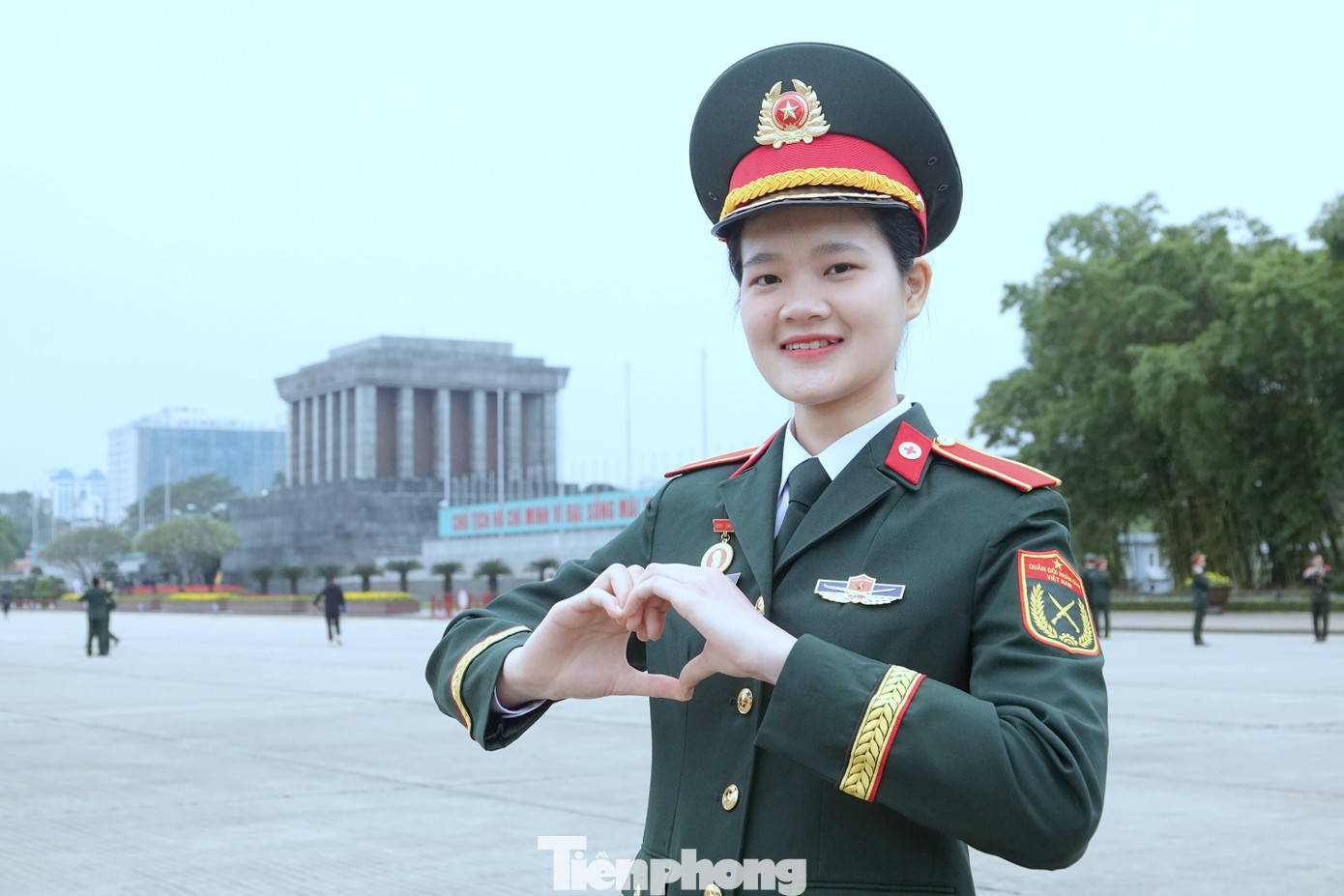 Năm 2024, Thượng sĩ Nguyễn Thúy Nhường được Chính ủy Học viện Quân y tặng Bằng khen vì đã có thành tích xuất sắc trong phong trào Thi đua Quyết thắng giai đoạn 2019-2024. Ảnh: Nguyễn Minh