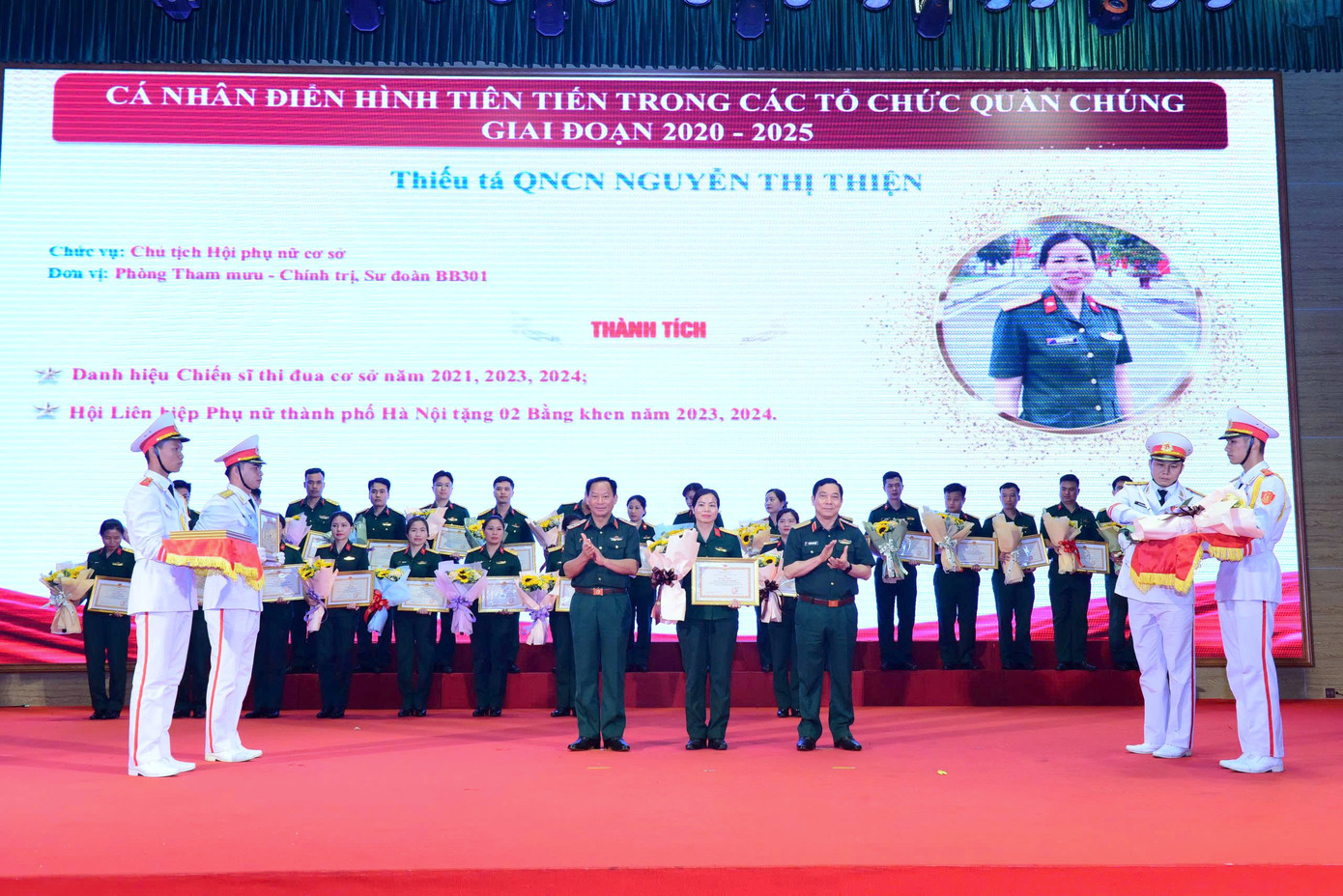 Lãnh đạo BTL Thủ đô trao thưởng 10 tập thể và 20 cá nhân điển hình tiên tiến xuất sắc trong giai đoạn 2020-2025. Lãnh đạo BTL Thủ đô trao thưởng 10 tập thể và 20 cá nhân điển hình tiên tiến xuất sắc trong giai đoạn 2020-2025.