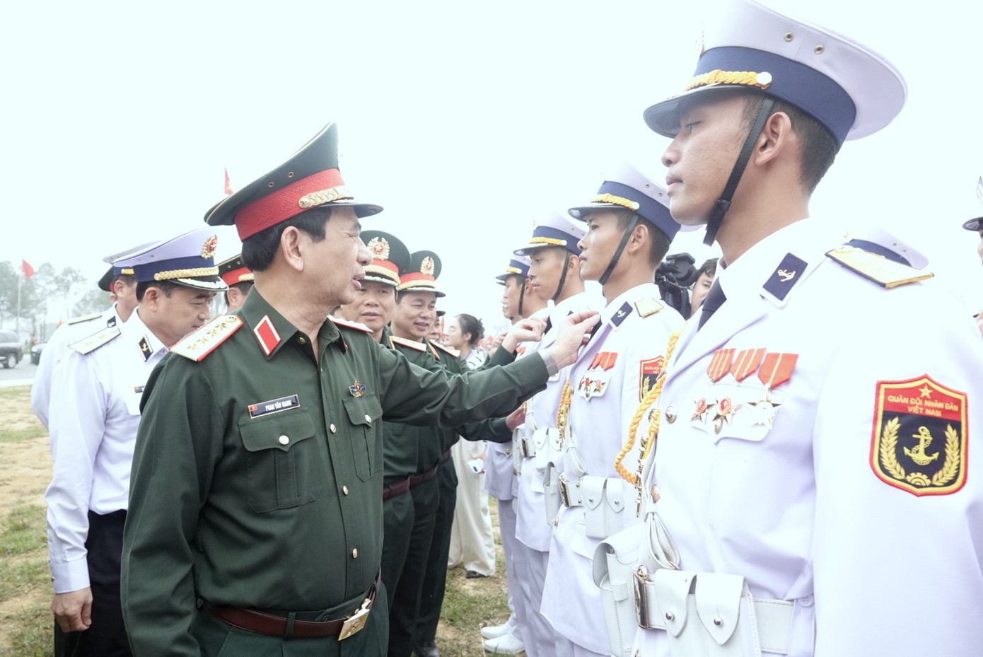 Đại tướng Phan Văn Giang và Đại tướng Nguyễn Tân Cương kiểm tra, động viên các khối hợp luyện diễu binh tại TB4. Đại tướng Phan Văn Giang và Đại tướng Nguyễn Tân Cương kiểm tra, động viên các khối hợp luyện diễu binh tại TB4.