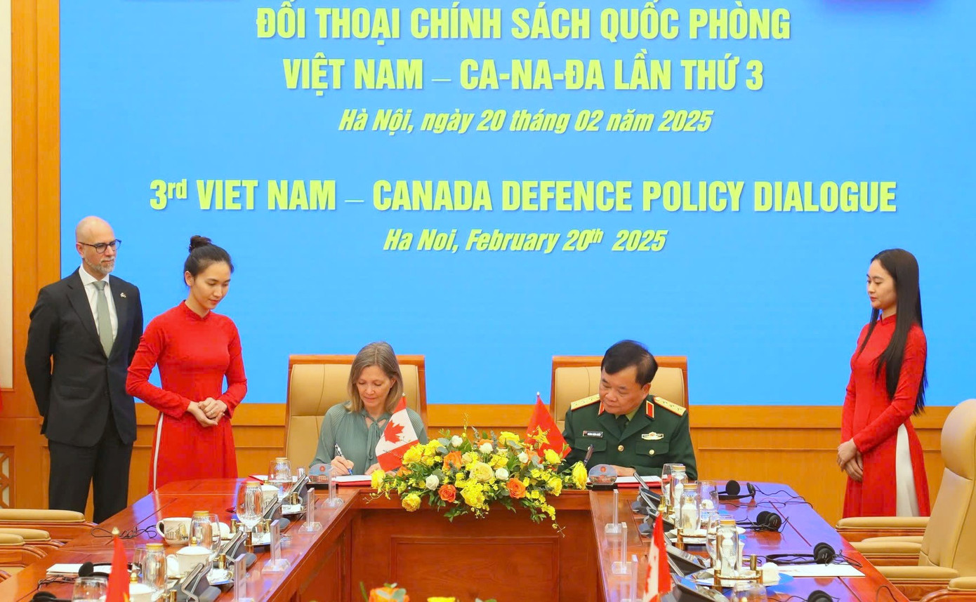 Thứ trưởng Bộ Quốc phòng hai nước ký Biên bản Đối thoại Chính sách Quốc phòng Việt Nam - Canada lần thứ ba.