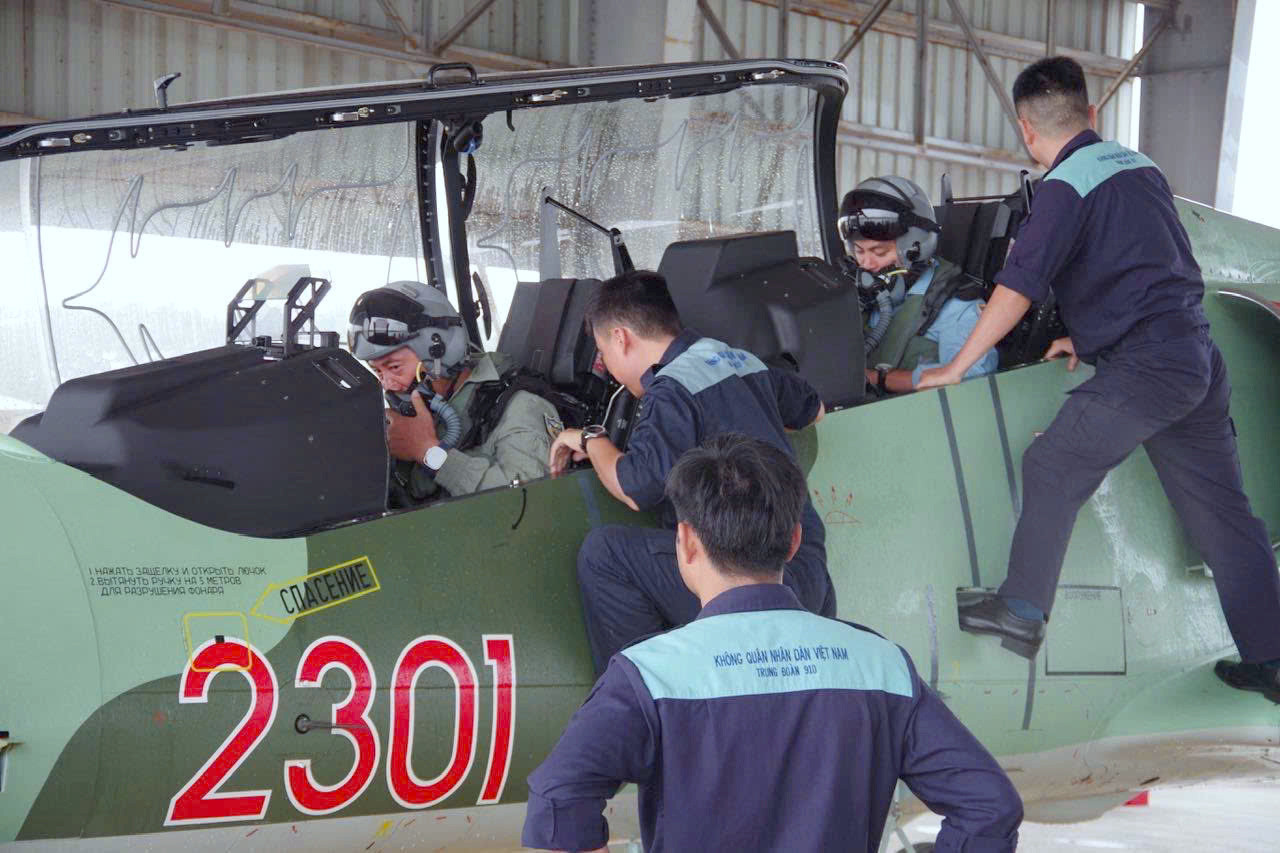 Chuyến bay chuyển sân là bước chuẩn bị quan trọng cho nhiệm vụ A80, đồng thời thể hiện năng lực làm chủ trang bị mới, tinh thần sẵn sàng chiến đấu cao của Trung đoàn 910 trong tình hình mới. Chuyến bay chuyển sân là bước chuẩn bị quan trọng cho nhiệm vụ A80, đồng thời thể hiện năng lực làm chủ trang bị mới, tinh thần sẵn sàng chiến đấu cao của Trung đoàn 910 trong tình hình mới.