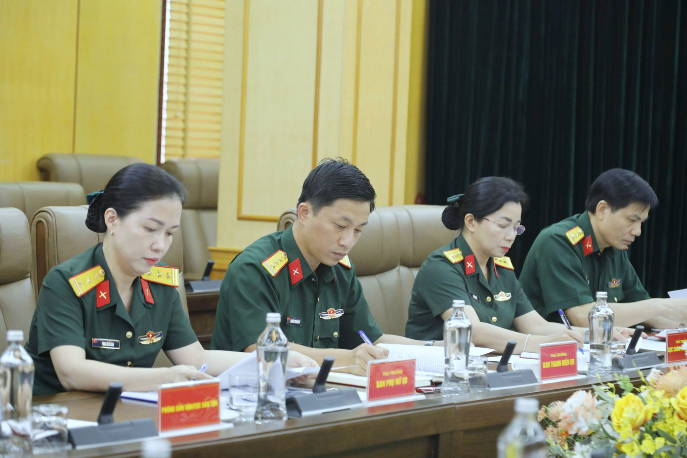 Đại biểu dự hội nghị tại điểm cầu trung tâm. Đại biểu dự hội nghị tại điểm cầu trung tâm.