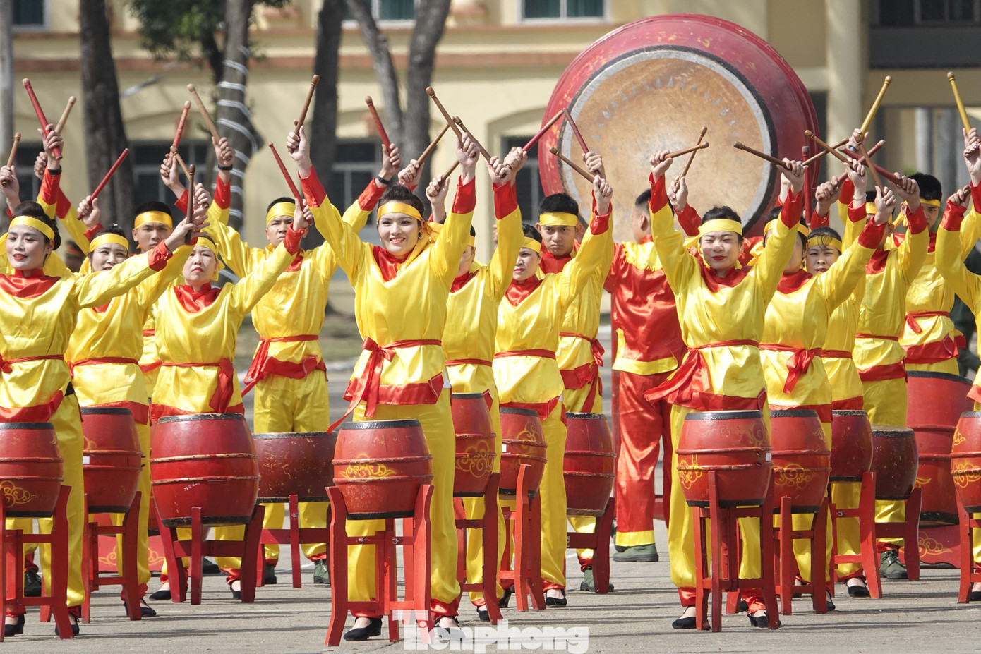 Chương trình nghệ thuật hoành tráng, đặc sắc với chủ đề “Trường Sĩ quan Lục quân 1 - 80 năm dưới lá cờ Trung với nước, hiếu với dân” tại lễ kỷ niệm.