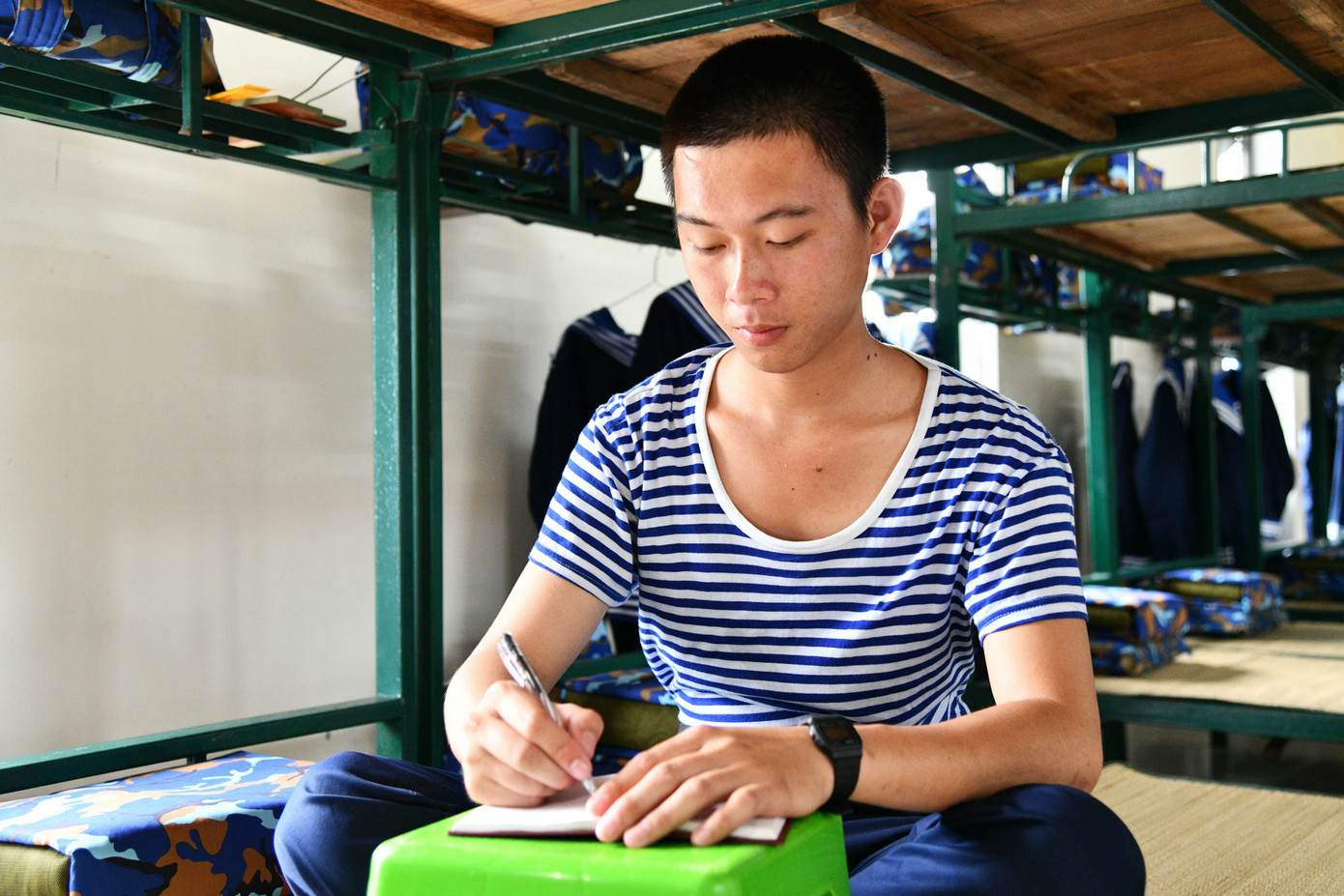 Những trang nhật ký đầu tiên trong môi trường quân ngũ của một tân binh Hải quân.