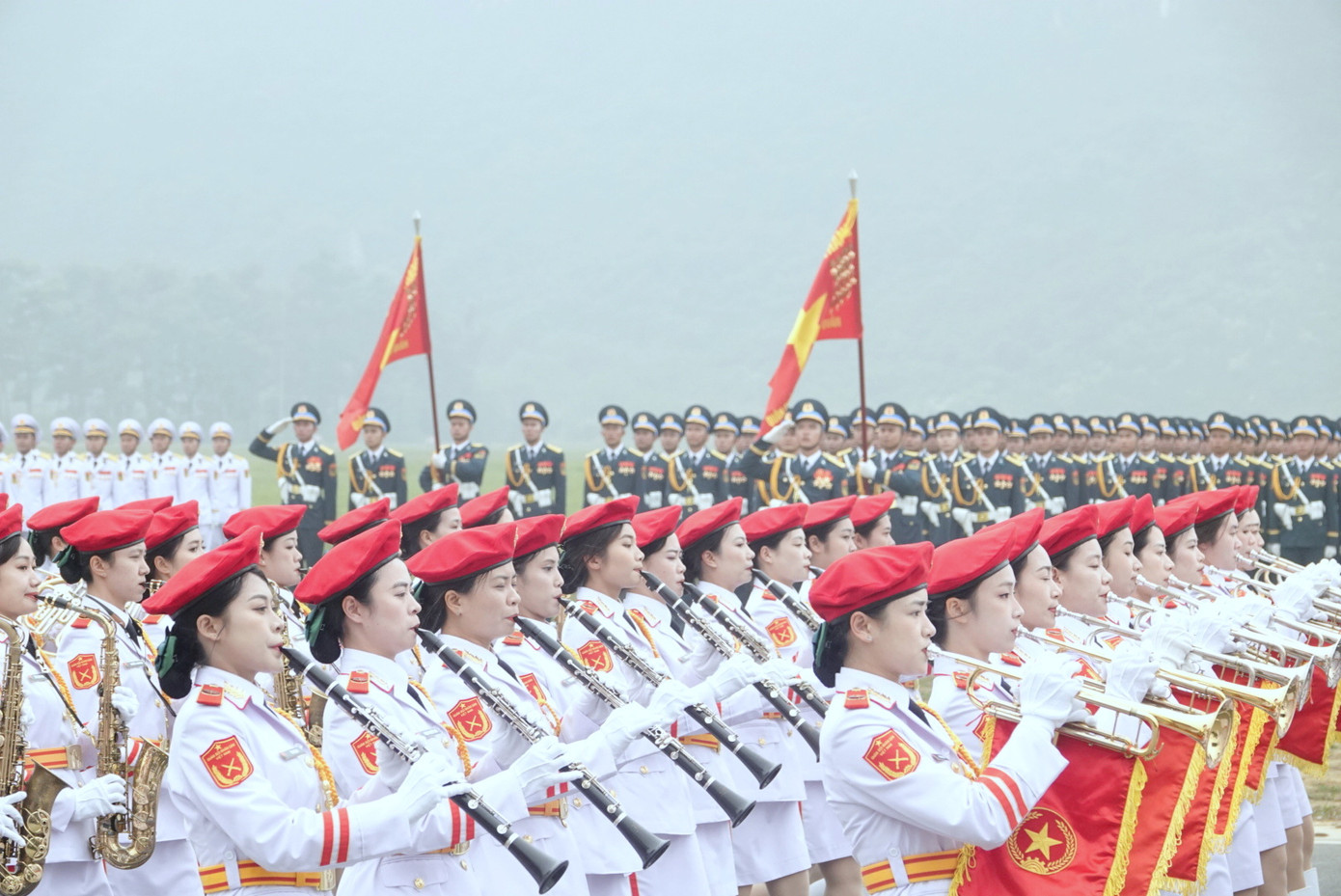 Các Khối nữ Quân nhạc, nữ Gìn giữ hòa bình Việt Nam và nữ Dân quân miền Bắc. Các Khối nữ Quân nhạc, nữ Gìn giữ hòa bình Việt Nam và nữ Dân quân miền Bắc.