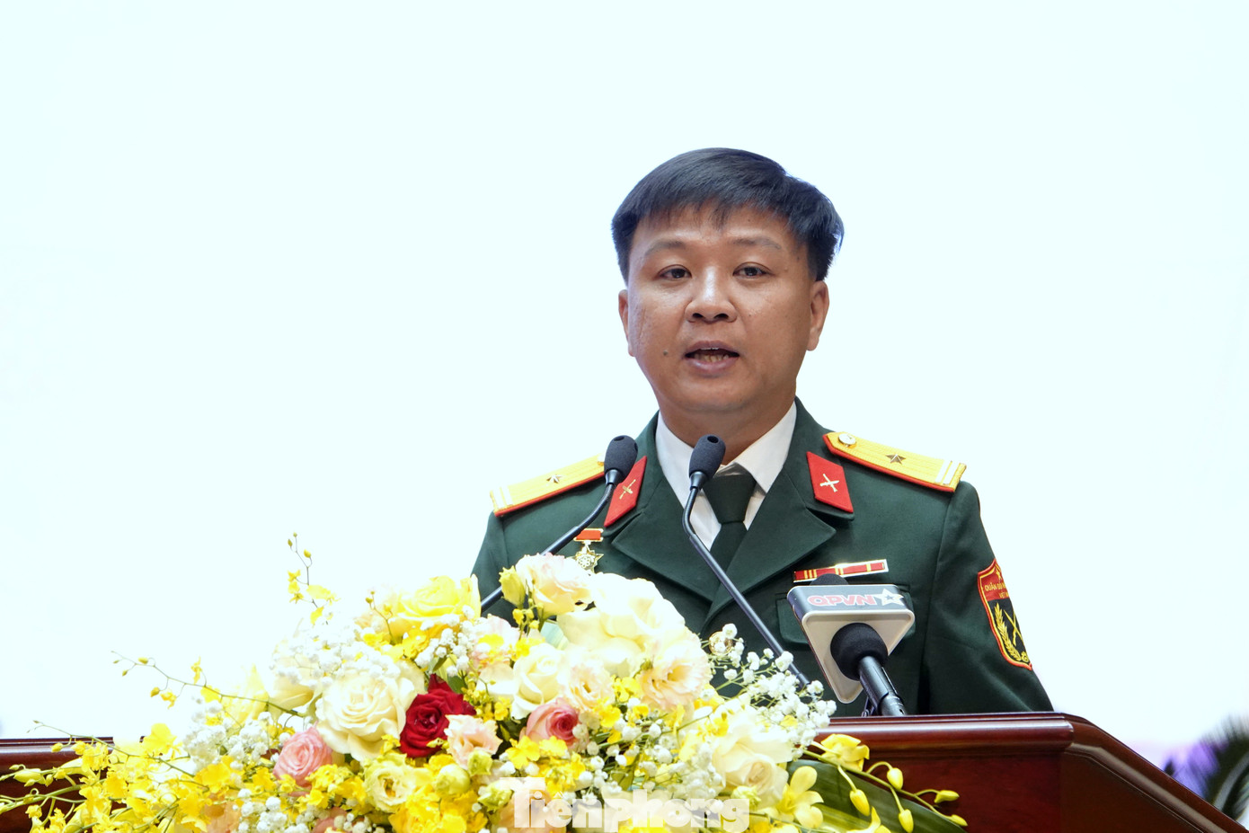 Lãnh đạo Tổng cục Chính trị Quân đội nhân dân Việt Nam và đại diện các tập thể, cá nhân tiêu biểu phát biểu tại chương trình.