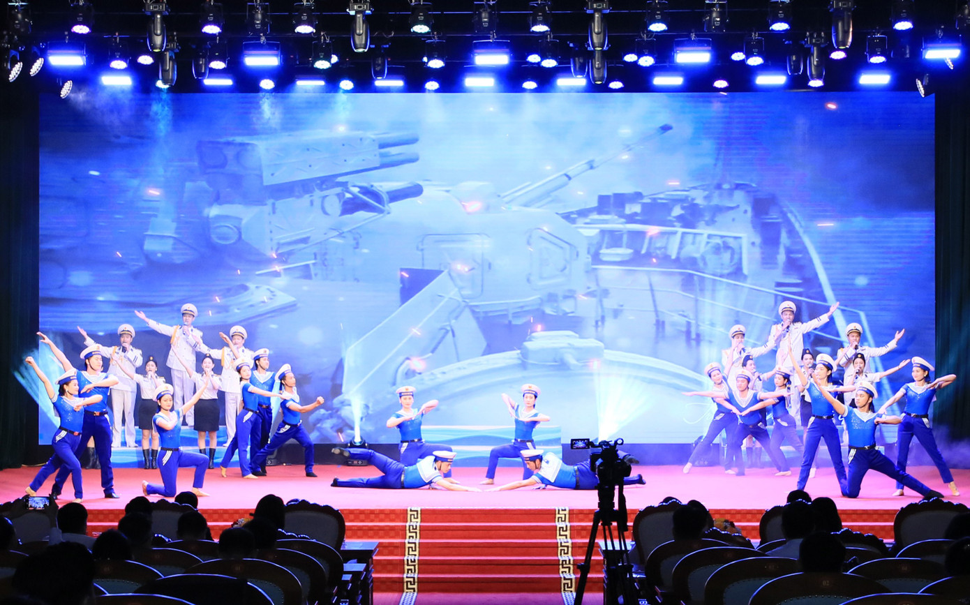 Tiết mục văn nghệ đặc sắc tại chương trình. Tiết mục văn nghệ đặc sắc tại chương trình.