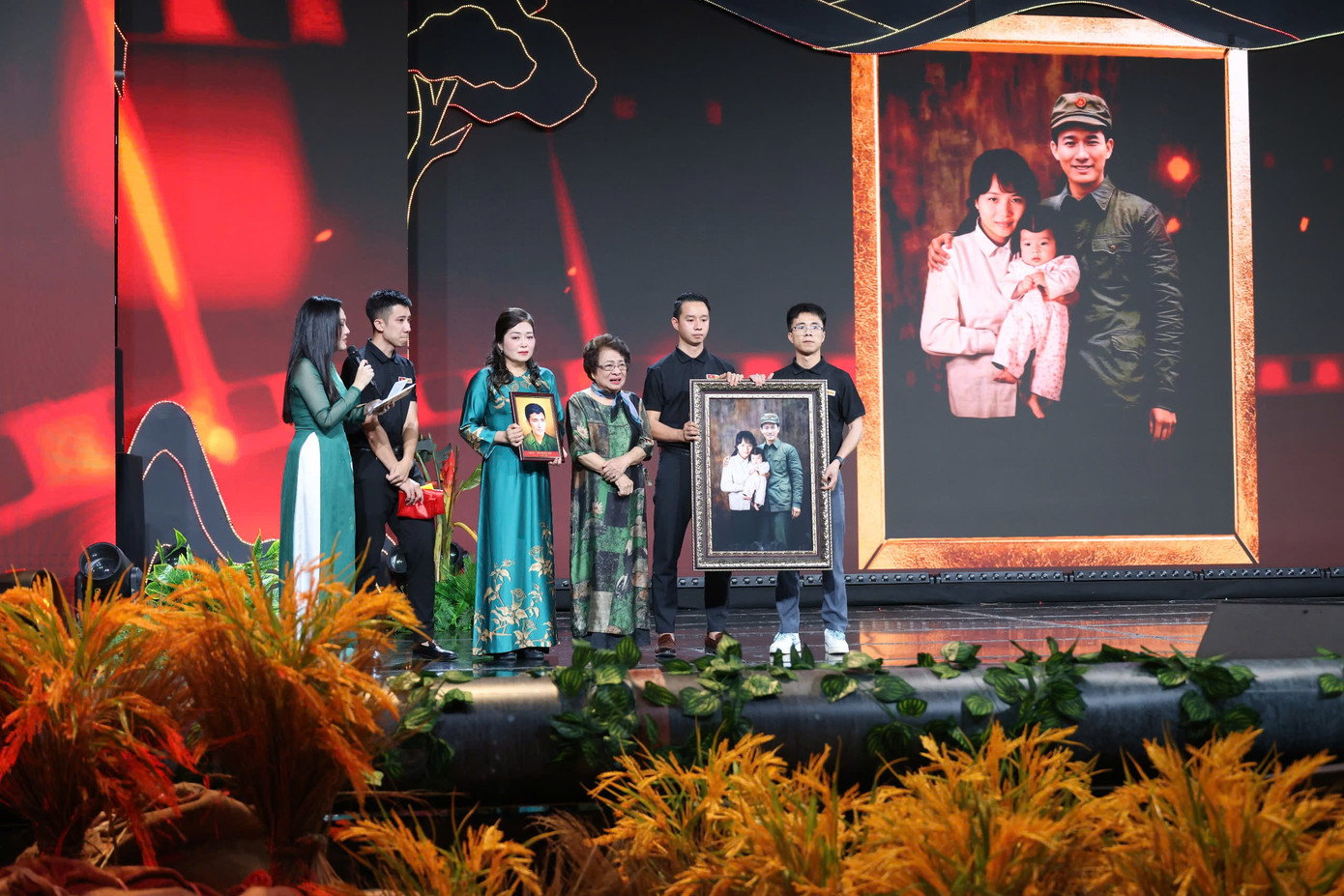 Chương trình là những câu chuyện có tính kết nối từ quá khứ đến hiện tại với các nhân chứng lịch sử và những câu chuyện kể bằng âm nhạc.