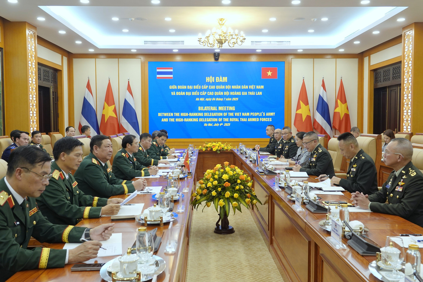 Quang cảnh hội đàm giữa hai đoàn.