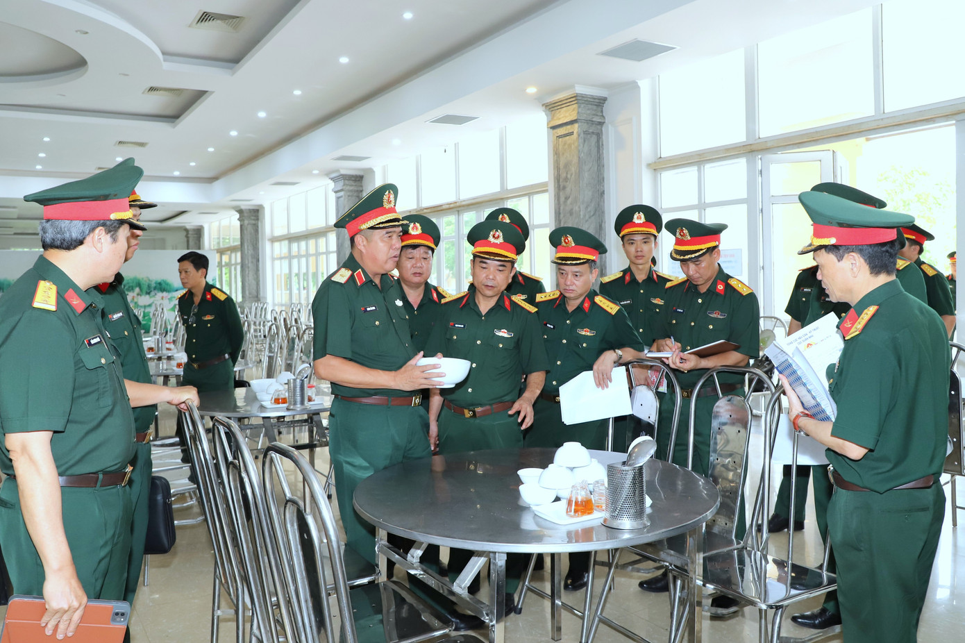 Lãnh đạo Tổng cục Hậu cần - Kỹ thuật kiểm tra công tác đảm bảo hậu cần cho lực lượng thực hiện nhiệm vụ A80 tại Hà Nội. Lãnh đạo Tổng cục Hậu cần - Kỹ thuật kiểm tra công tác đảm bảo hậu cần cho lực lượng thực hiện nhiệm vụ A80 tại Hà Nội.