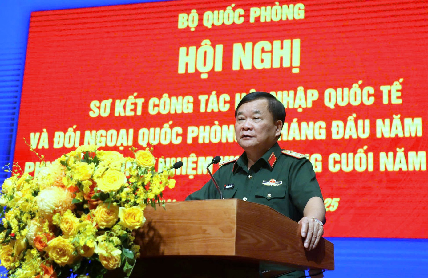 Thượng tướng Hoàng Xuân Chiến - Thứ trưởng Bộ Quốc phòng phát biểu tại hội nghị.