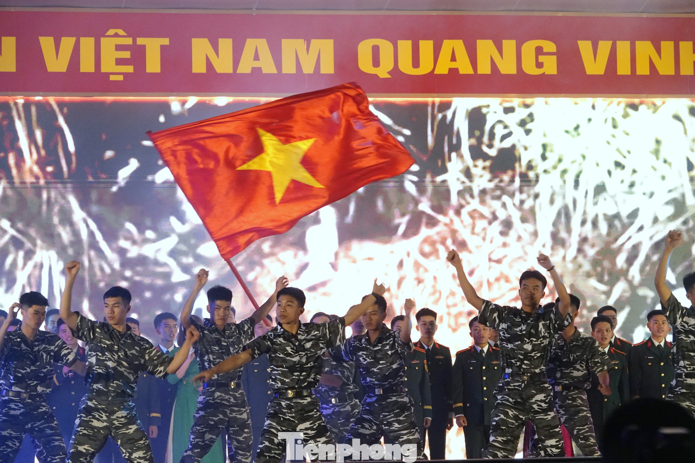 Nhiều tiết mục nghệ thuật đặc sắc và trẻ trung, sôi nổi đã được đoàn viên thanh niên nhà trường và đơn vị kết nghĩa biểu diễn tại chương trình.