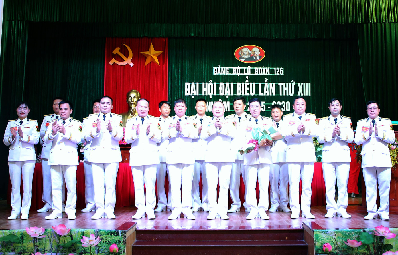 Với tinh thần trách nhiệm, dân chủ, đại hội đã bầu 15 đại biểu vào Ban chấp hành Đảng bộ nhiệm kỳ 2025-2030; bầu 6 đại biểu chính thức và một đại biểu dự khuyết đi dự Đại hội đại biểu Đảng bộ Quân chủng Hải quân lần thứ XIV.