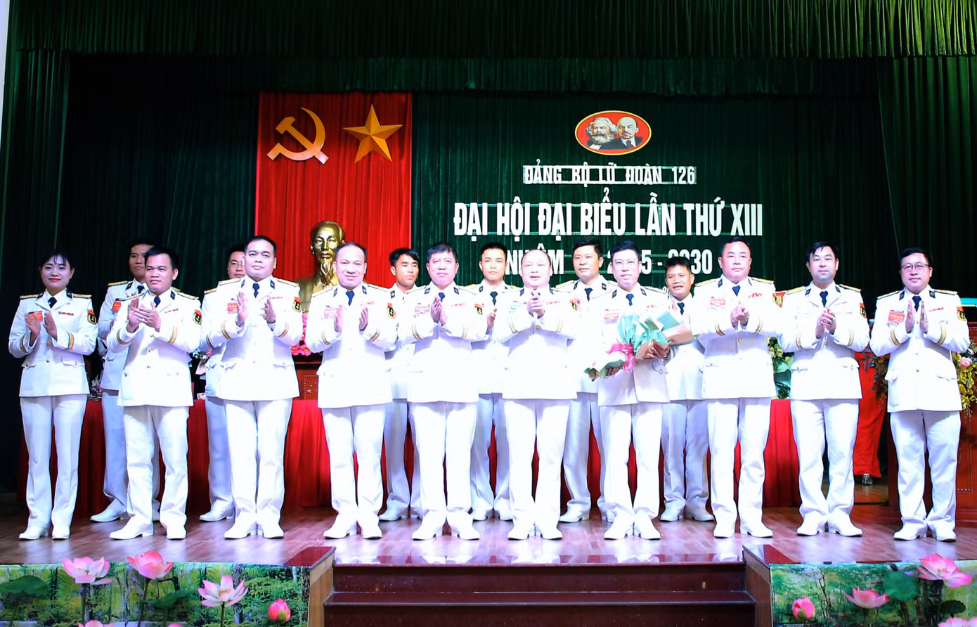 Với tinh thần trách nhiệm, dân chủ, đại hội đã bầu 15 đại biểu vào Ban chấp hành Đảng bộ nhiệm kỳ 2025-2030; bầu 6 đại biểu chính thức và một đại biểu dự khuyết đi dự Đại hội đại biểu Đảng bộ Quân chủng Hải quân lần thứ XIV.