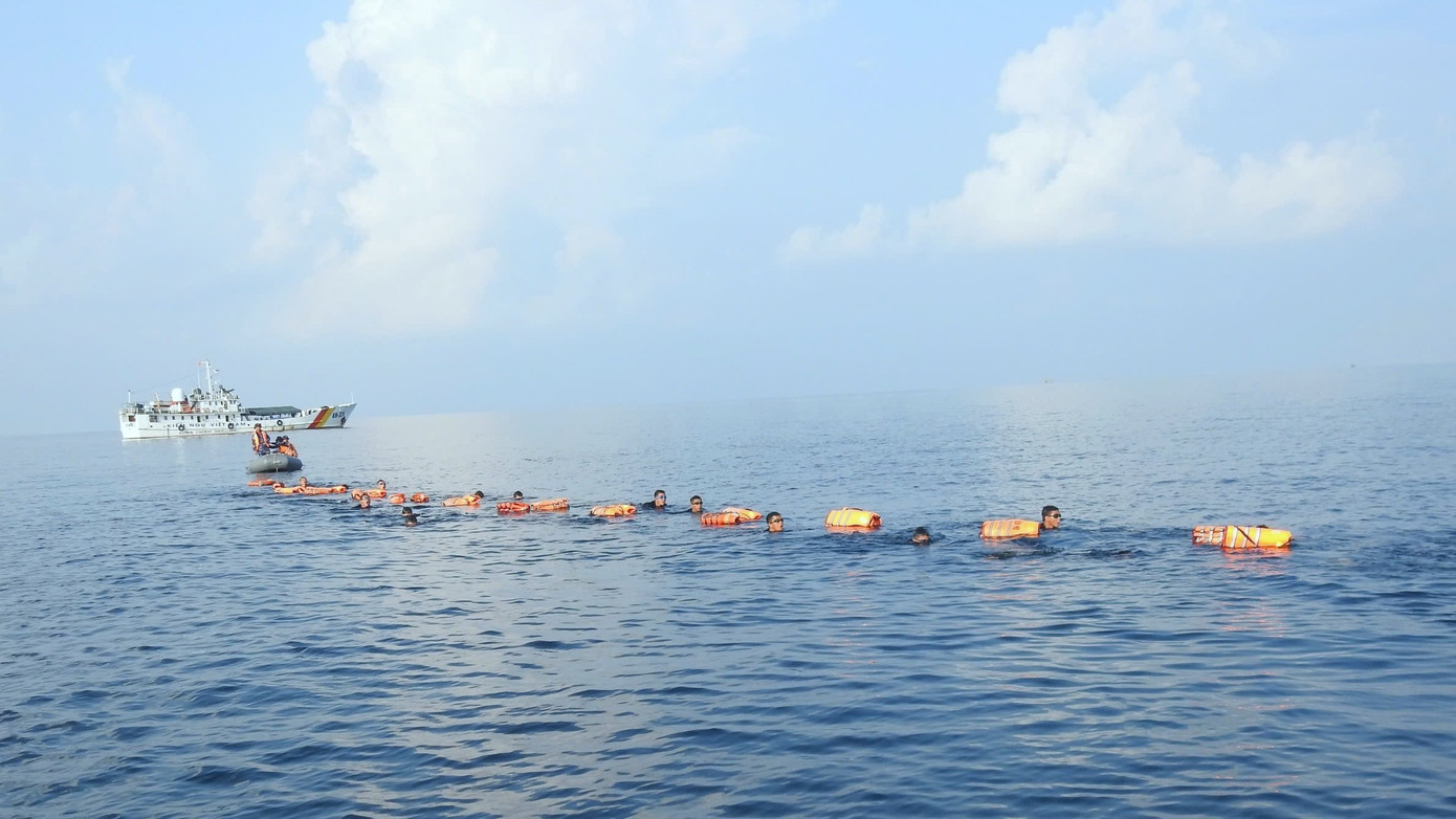 Chiến đấu viên Lữ đoàn Đặc công 126 Hải quân tham gia huấn luyện trên biển.