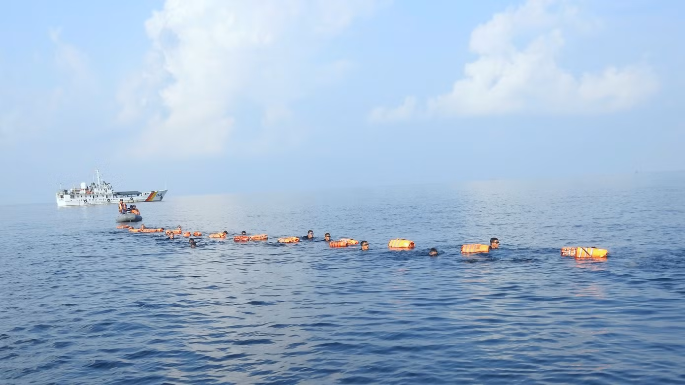 Chiến đấu viên Lữ đoàn Đặc công 126 Hải quân tham gia huấn luyện trên biển.