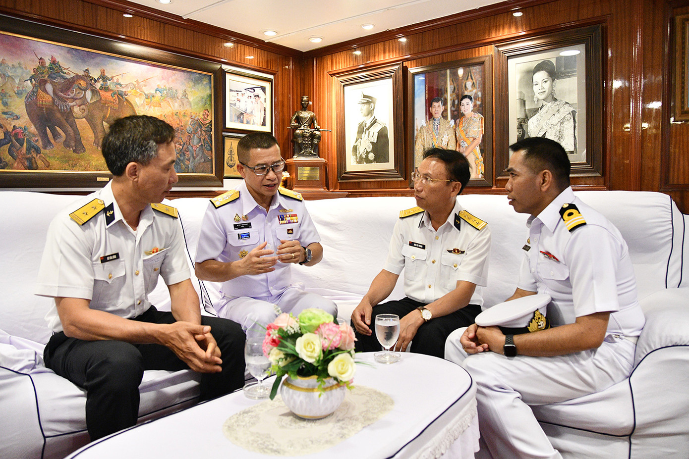 Đại biểu Hải quân hai nước với các hoạt động trên tàu FFG-421.