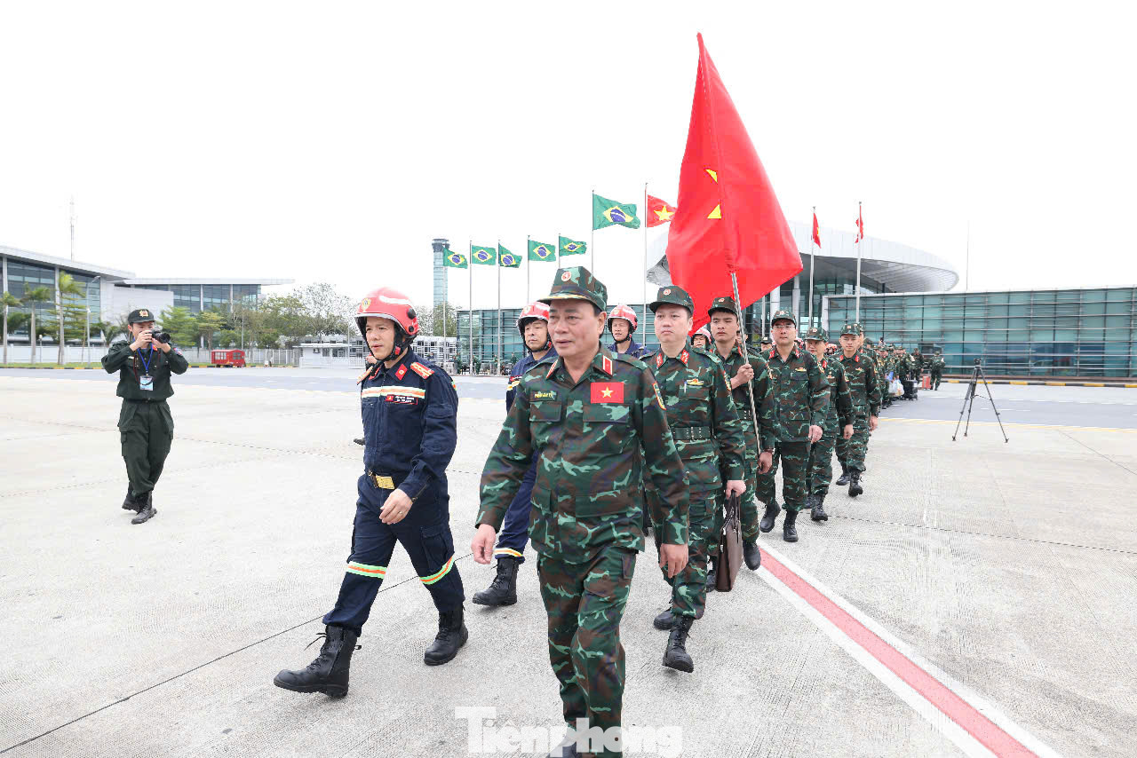 Đoàn công tác của Quân đội gồm 80 quân nhân ưu tú trong QĐND Việt Nam.
