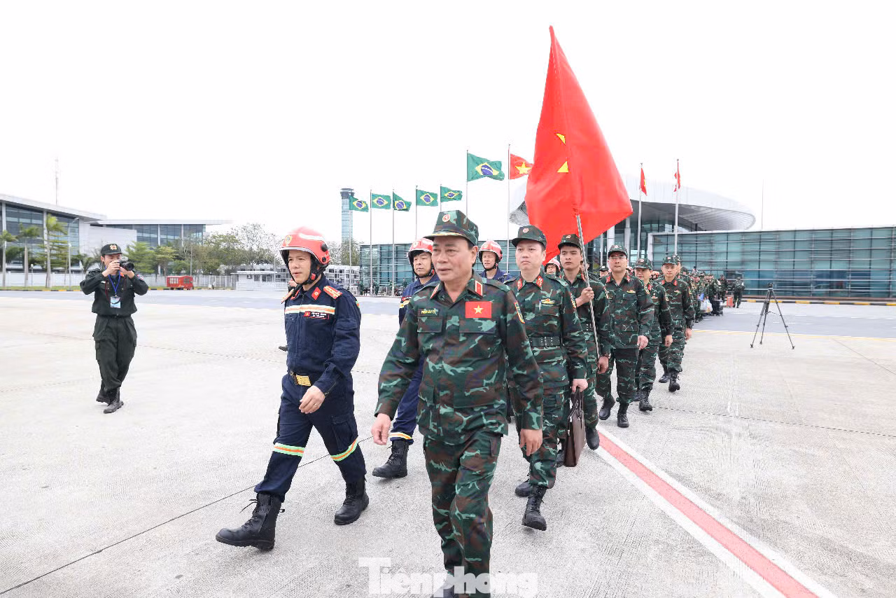 Đoàn công tác của Quân đội gồm 80 quân nhân ưu tú trong QĐND Việt Nam.