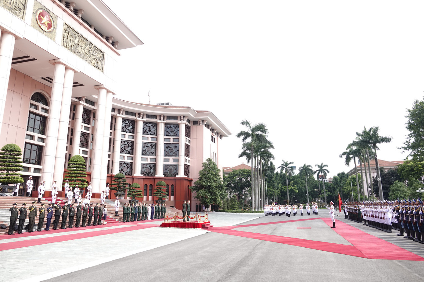 Quang cảnh lễ đón đoàn đại biểu quân sự cấp cao Thái Lan tại trụ sở Bộ Quốc phòng.