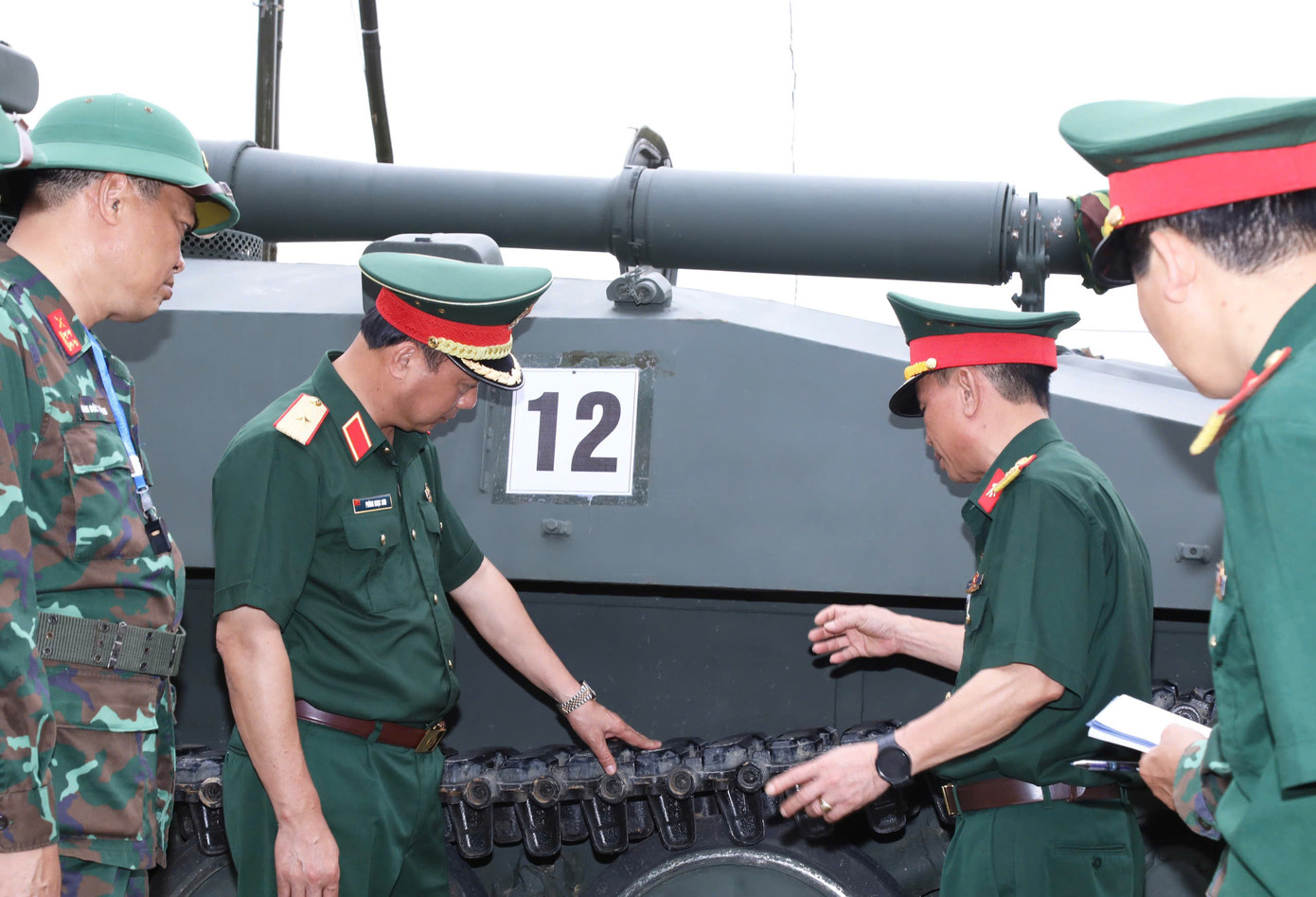 Tại buổi kiểm tra, các đơn vị đã báo cáo kết quả công tác bảo đảm hậu cần, kỹ thuật cho nhiệm vụ A80 từ khi nhận nhiệm vụ đến thời điểm kiểm tra.