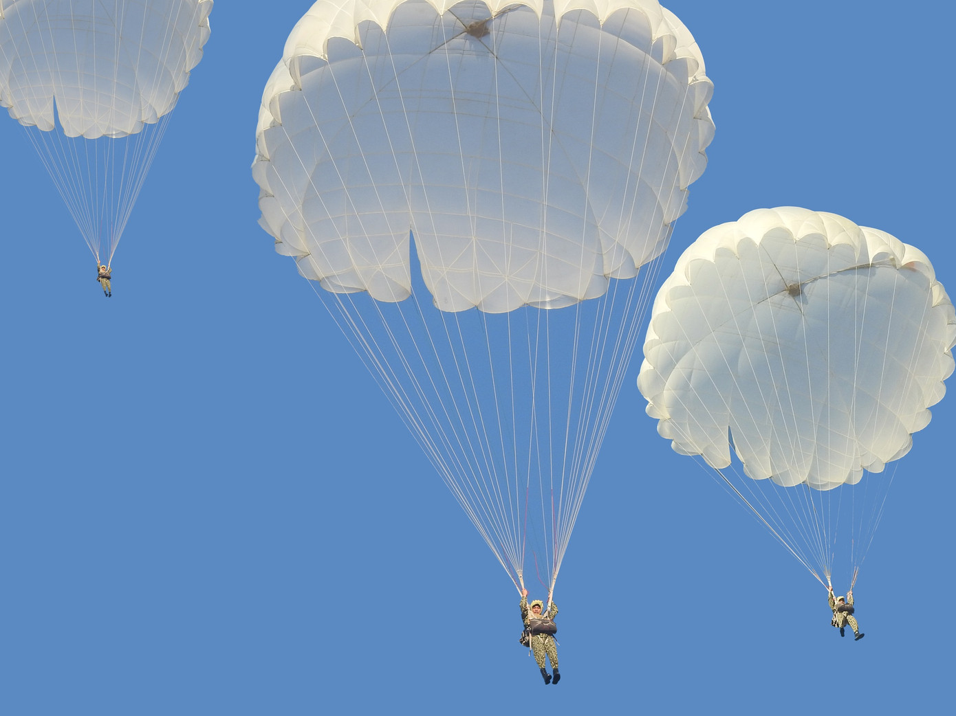 Chiến đấu viên Đặc công Hải quân huấn luyện nhảy dù.