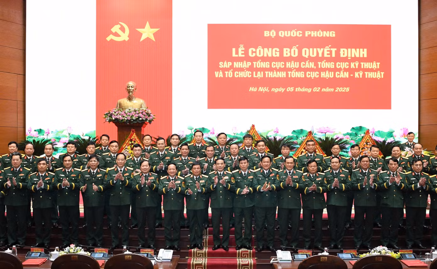 Các đại biểu dự lễ công bố.