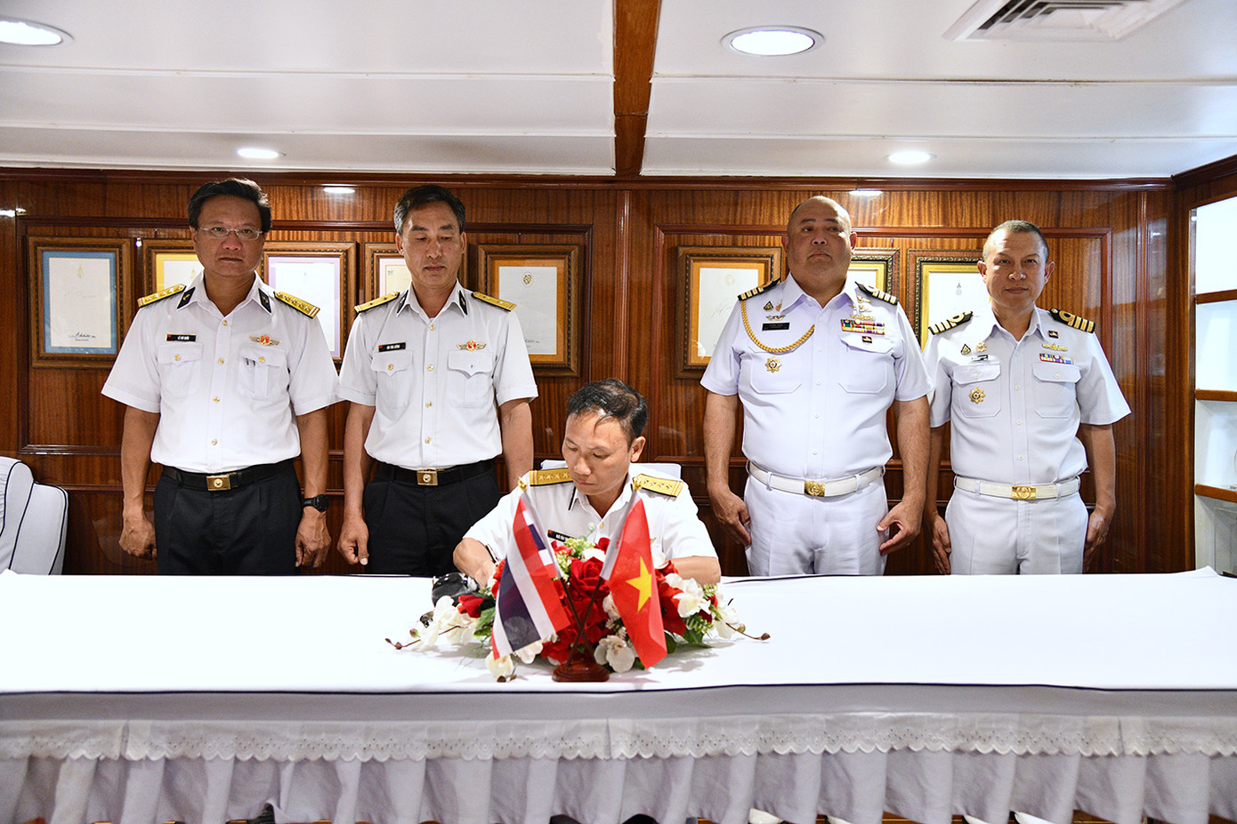 Đại biểu Hải quân hai nước với các hoạt động trên tàu FFG-421.