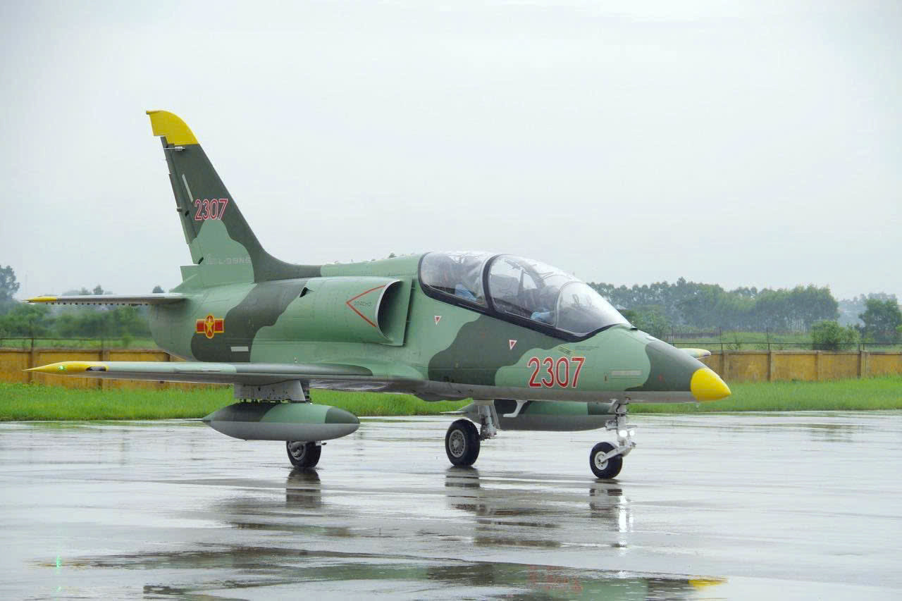 Chuyến bay chuyển sân là bước chuẩn bị quan trọng cho nhiệm vụ A80, đồng thời thể hiện năng lực làm chủ trang bị mới, tinh thần sẵn sàng chiến đấu cao của Trung đoàn 910 trong tình hình mới. Chuyến bay chuyển sân là bước chuẩn bị quan trọng cho nhiệm vụ A80, đồng thời thể hiện năng lực làm chủ trang bị mới, tinh thần sẵn sàng chiến đấu cao của Trung đoàn 910 trong tình hình mới.