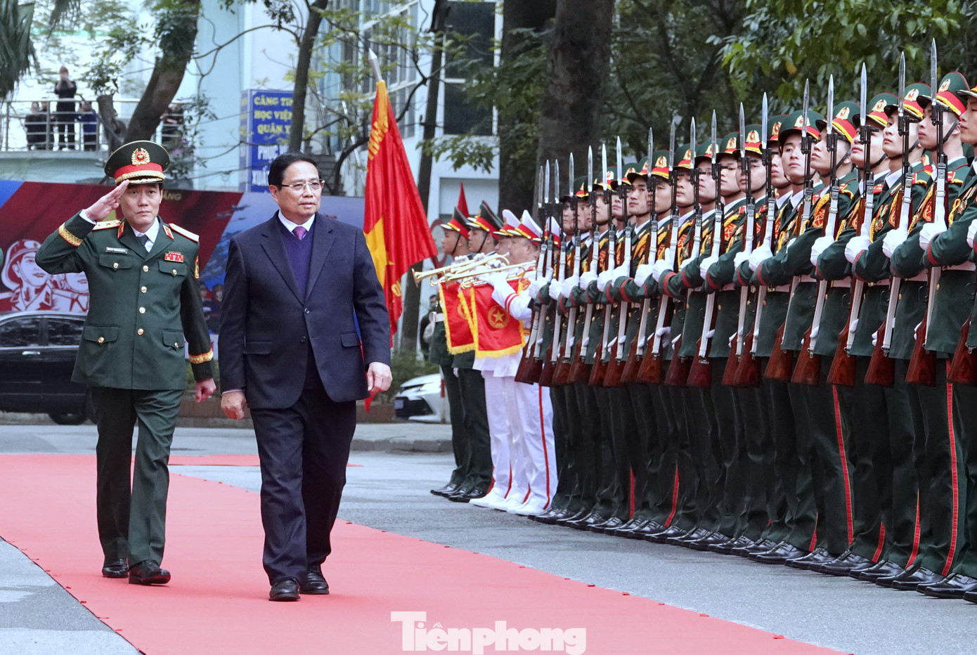 Thủ tướng Phạm Minh Chính tới thăm Học viện Quân y.