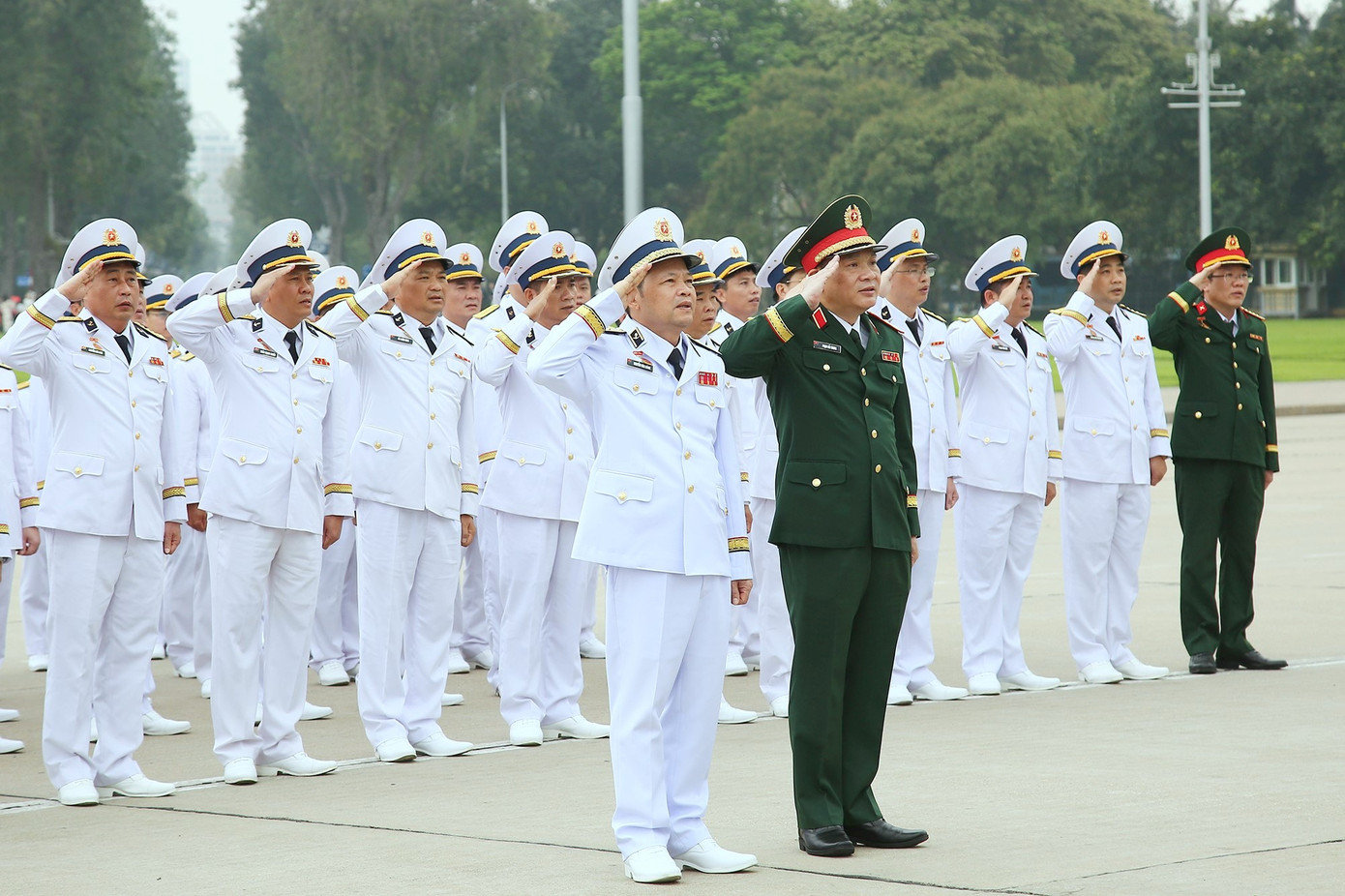 Các đại biểu dự Lễ báo công. Các đại biểu dự Lễ báo công.