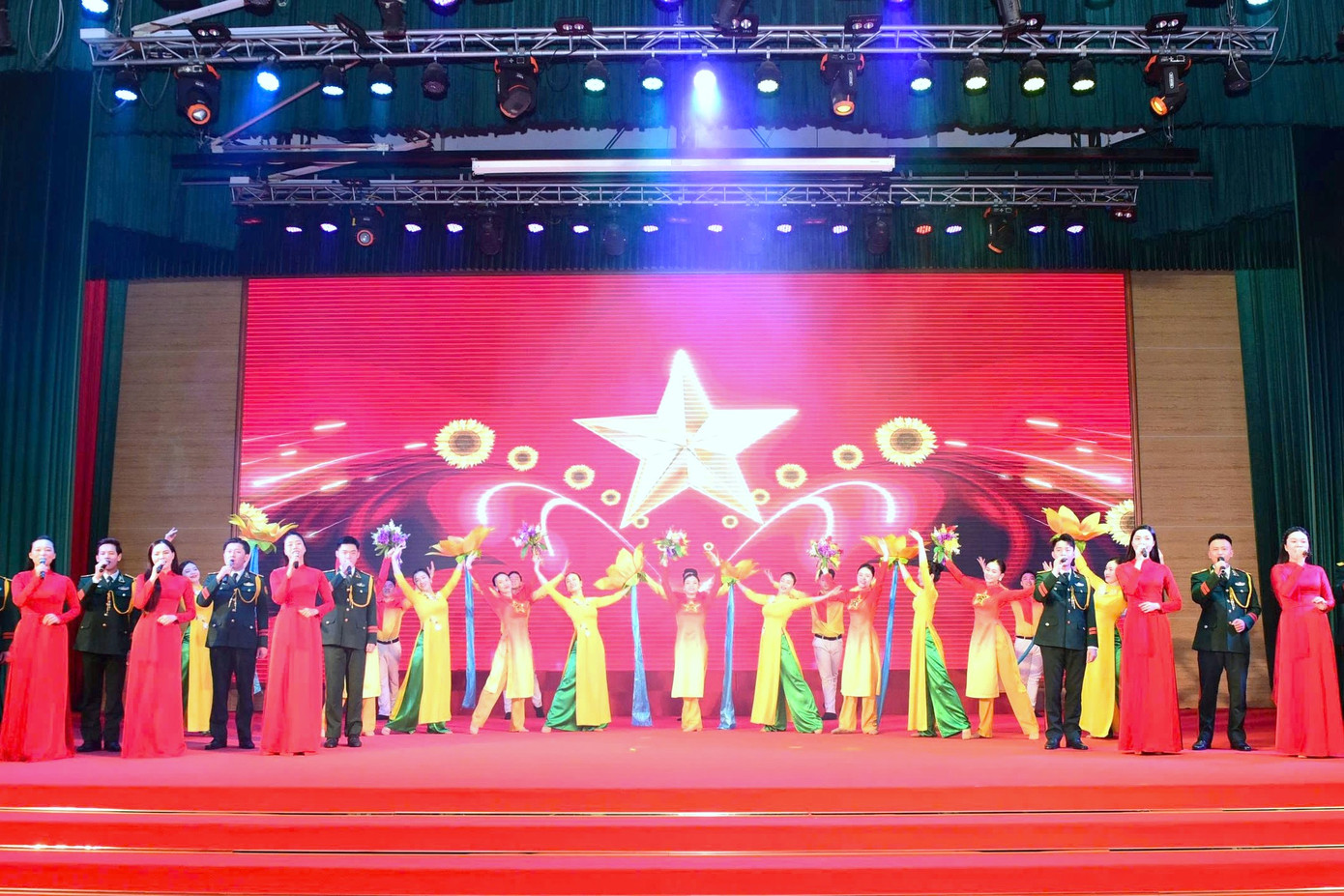 Chương trình nghệ thuật đặc sắc do cán bộ, đoàn viên, hội viên BTL Thủ đô biểu diễn tại hội nghị. Chương trình nghệ thuật đặc sắc do cán bộ, đoàn viên, hội viên BTL Thủ đô biểu diễn tại hội nghị.