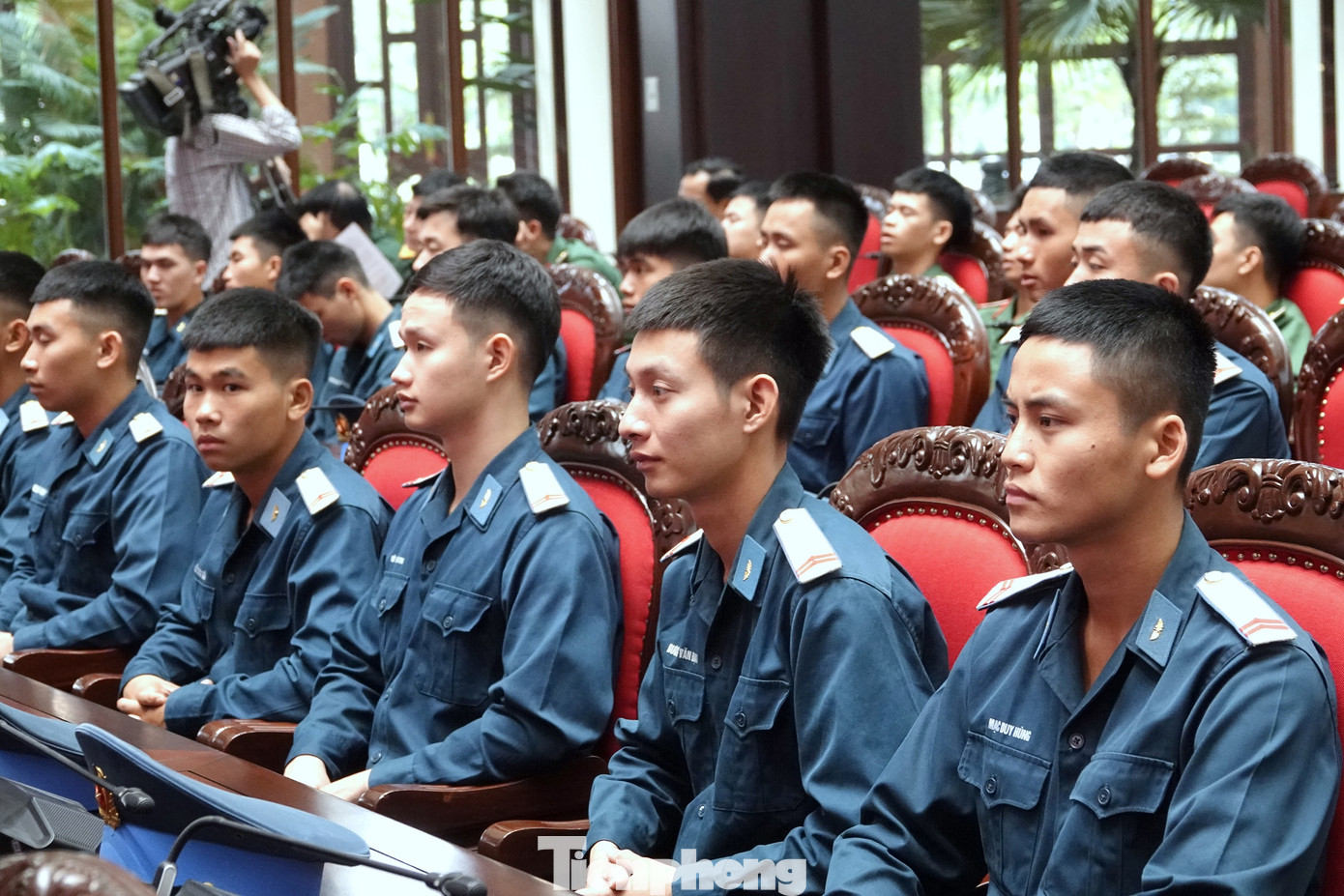 Cán bộ, đoàn viên thanh niên các đơn vị tham dự hội nghị tại điểm cầu trung tâm ở Bộ Quốc phòng.