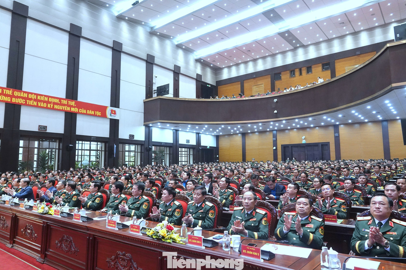 Các đại biểu tham dự chương trình tuyên dương tại hội trường Bộ Quốc phòng, sáng 26/3. Các đại biểu tham dự chương trình tuyên dương tại hội trường Bộ Quốc phòng, sáng 26/3.