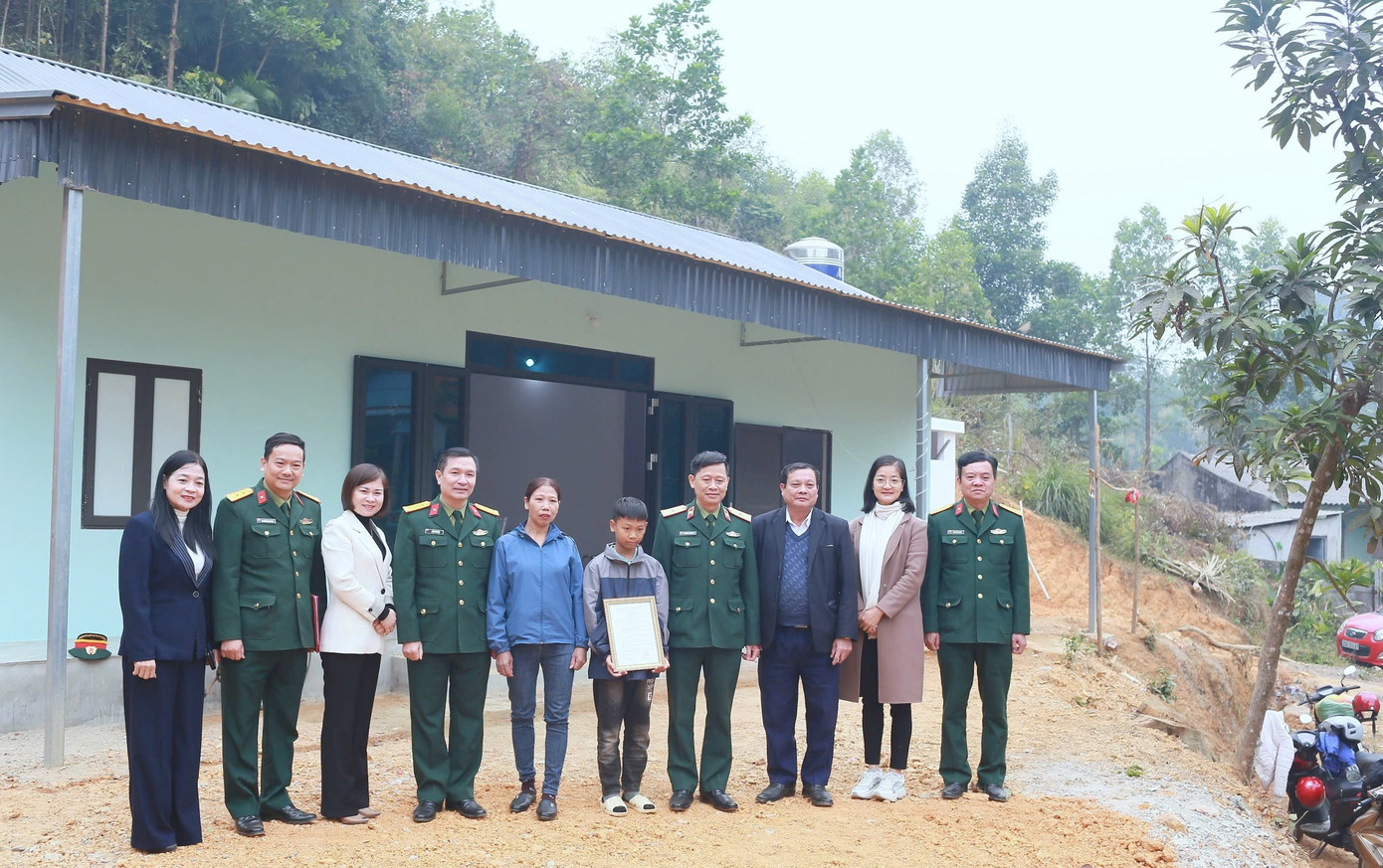 Buổi lễ trao tặng “Ngôi nhà 100 đồng” tại tỉnh Thái Nguyên là một trong những hoạt động thiết thực của Học viện Quân y và tuổi trẻ Học viện hướng tới chào mừng kỷ niệm 95 năm Ngày thành lập Đảng Cộng sản Việt Nam (3/2/1930 - 3/2/2025), 76 năm ngày truyền thống Học viện (10/3/1949 - 10/3/2025). Buổi lễ trao tặng “Ngôi nhà 100 đồng” tại tỉnh Thái Nguyên là một trong những hoạt động thiết thực của Học viện Quân y và tuổi trẻ Học viện hướng tới chào mừng kỷ niệm 95 năm Ngày thành lập Đảng Cộng sản Việt Nam (3/2/1930 - 3/2/2025), 76 năm ngày truyền thống Học viện (10/3/1949 - 10/3/2025).