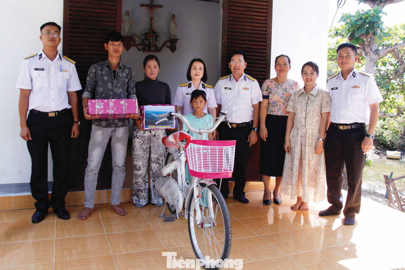 Các hoạt động giáo dục truyền thống, dân vận luôn được cán bộ, chiến sĩ Vùng 4 Hải quân tích cực triển khai thực hiện.