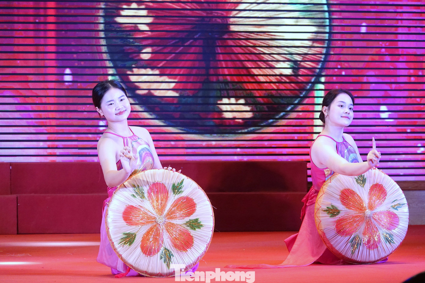 Phần thi dân vũ thể thao và các vũ điệu quy định trong Quân đội do các bóng hồng Tổng cục Chính trị và Quân đoàn 12 công diễn tại lễ bế mạc.