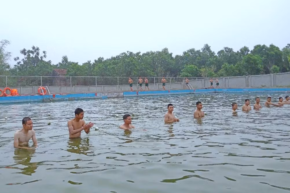 Công tác huấn luyện chiến sĩ mới năm 2025 đã được Trung đoàn 88 tổ chức triển khai thực hiện bài bản, hiệu quả.