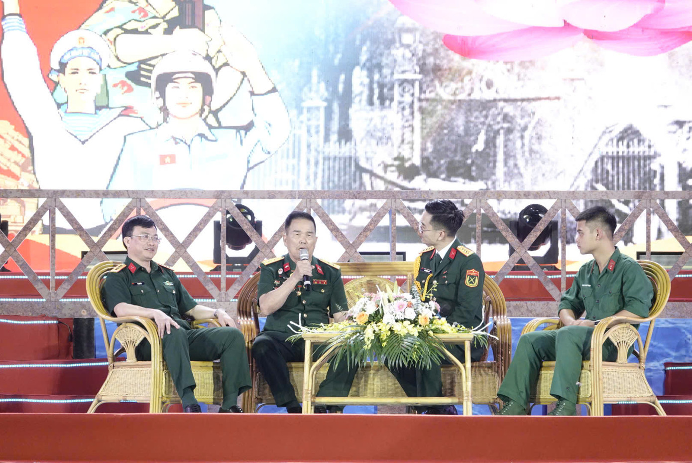 Đại biểu khách mời chia sẻ tại chương trình tọa đàm.