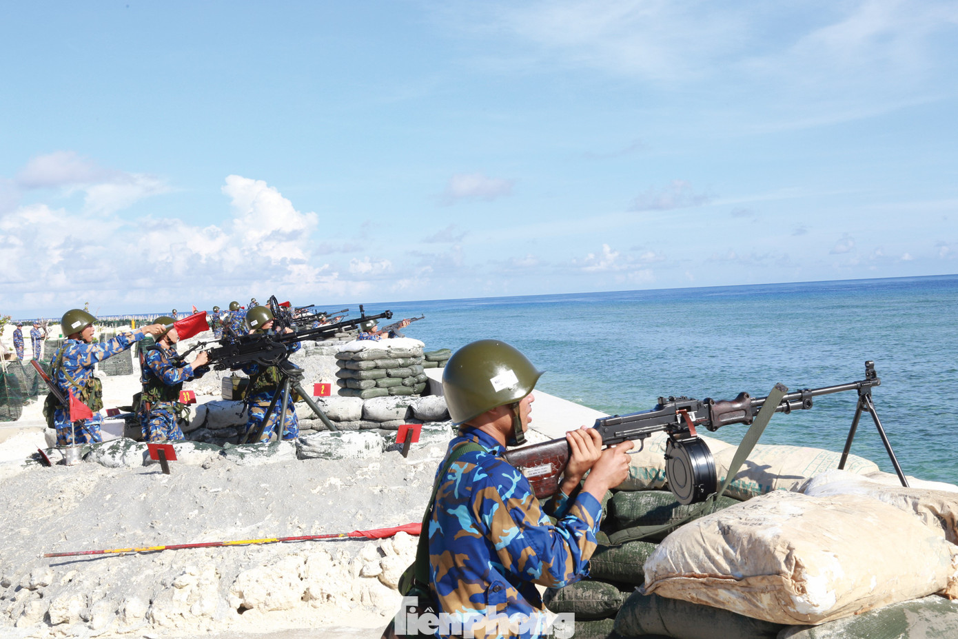 Bộ đội Vùng 4 Hải quân huấn luyện sẵn sàng chiến đấu.