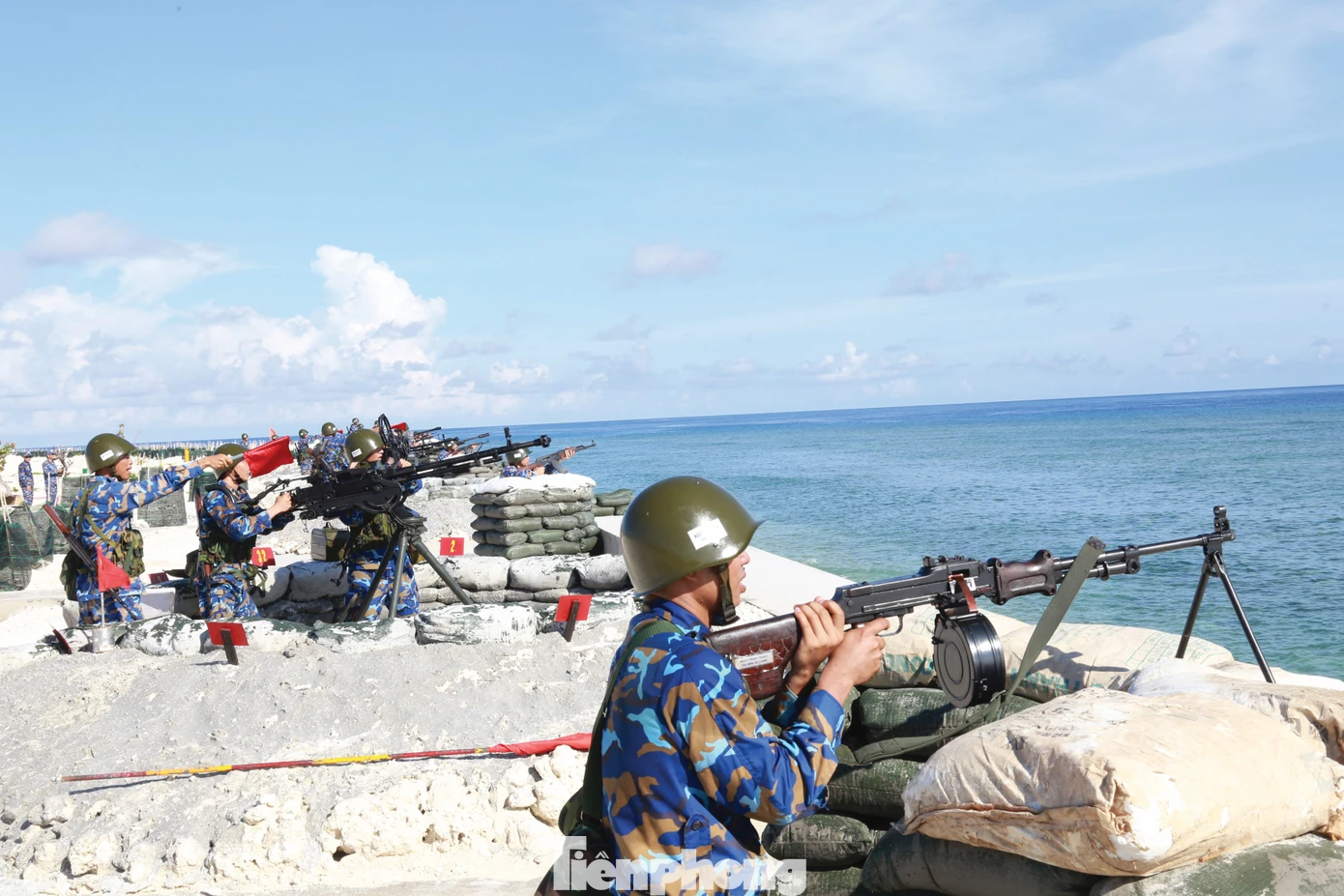 Bộ đội Vùng 4 Hải quân huấn luyện sẵn sàng chiến đấu.