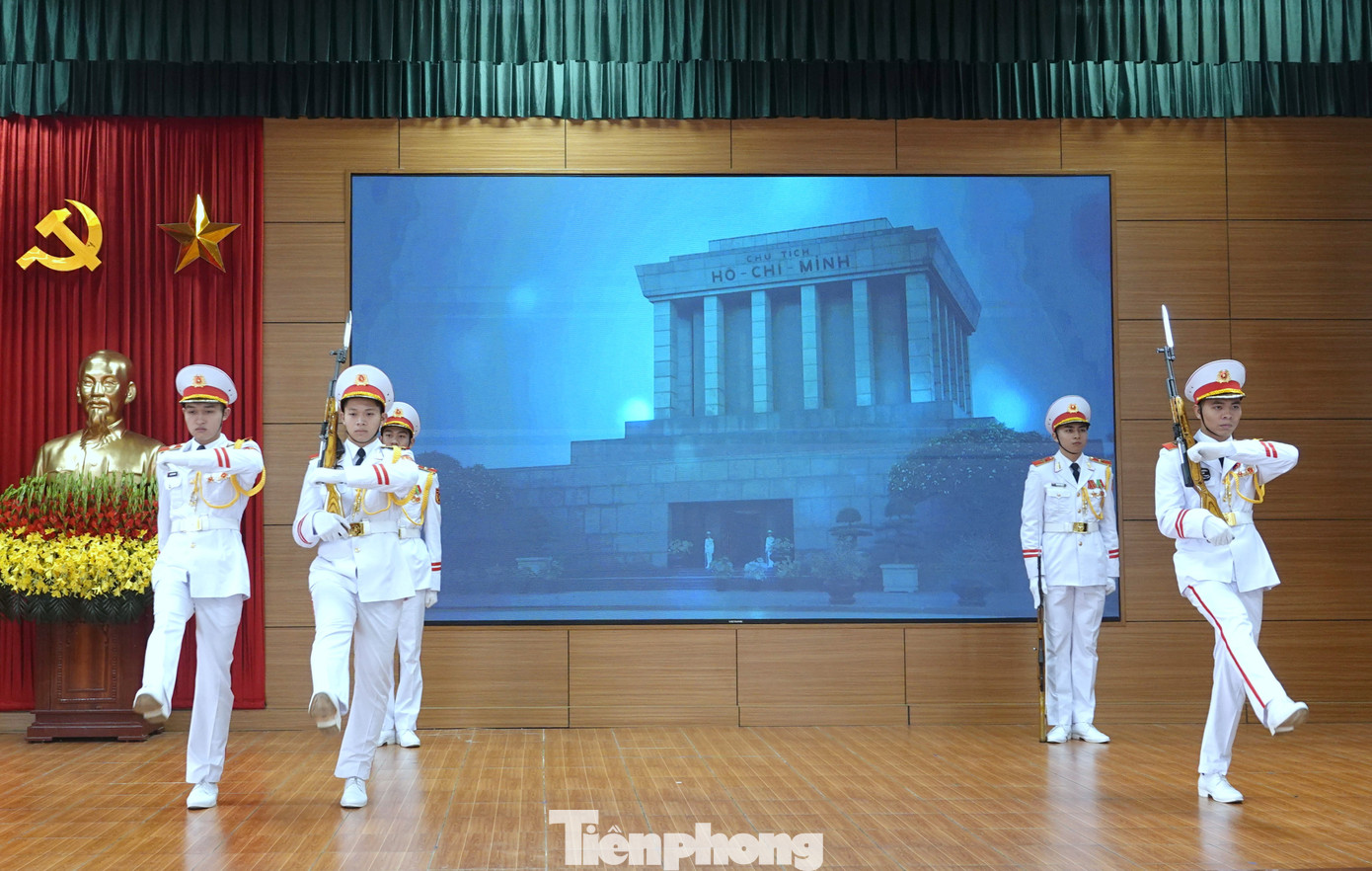 50 năm qua, Đoàn 275 đã thực hiện nghiêm cách, trang trọng nghi lễ, nghi thức Nhà nước, Quân đội. Tại Lăng Bác thực hiện 1.320 ca/năm ca Tiêu binh thi hài Chủ tịch Hồ Chí Minh; 8.760 ca/năm ca Tiêu binh danh dự trước cửa Lăng; 730 buổi/năm buổi chào, hạ cờ trước Lăng.